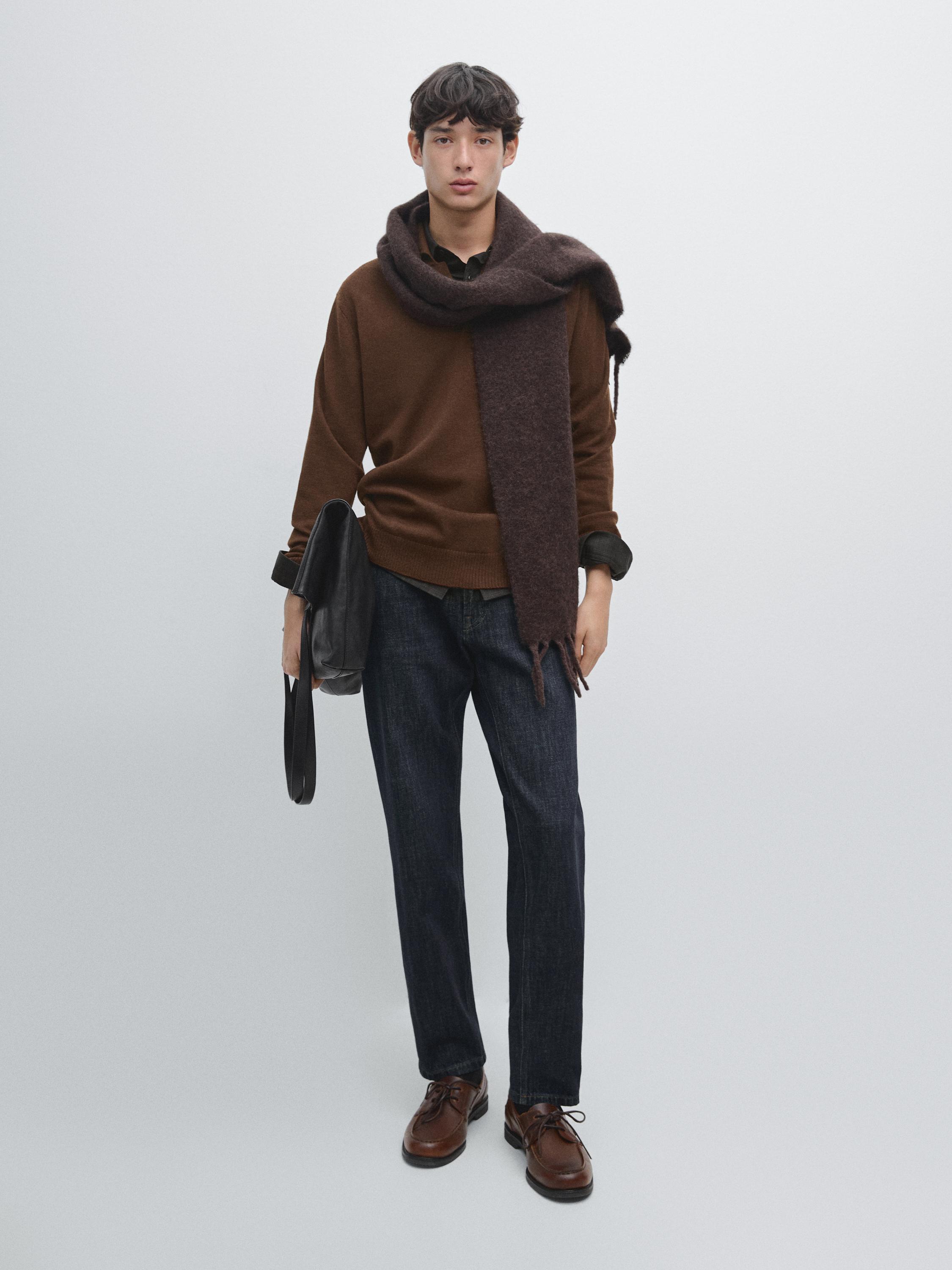 سويتر بولو محاك صوف 100% بفتحة صدر على شكل V