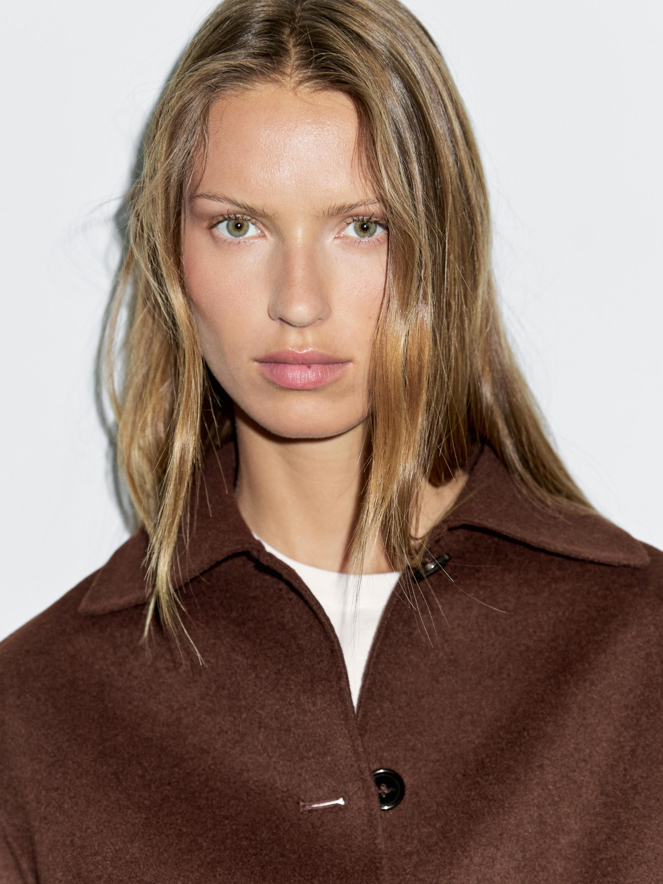 جاكيت قصير من الصوف المخلوط بياقة قميص