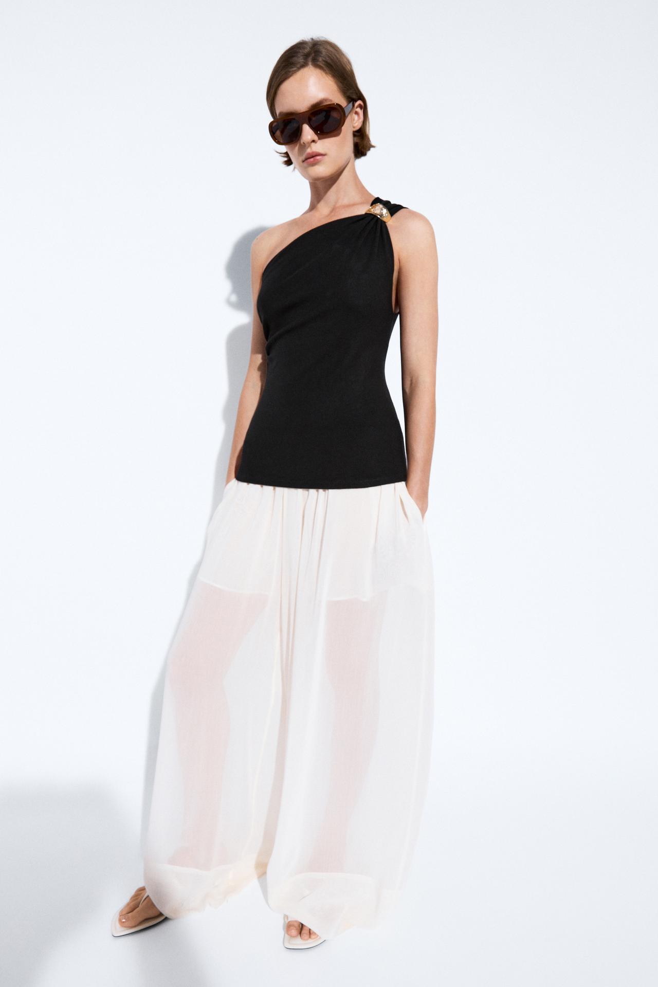 Asymmetric top with metal detail — BLACK