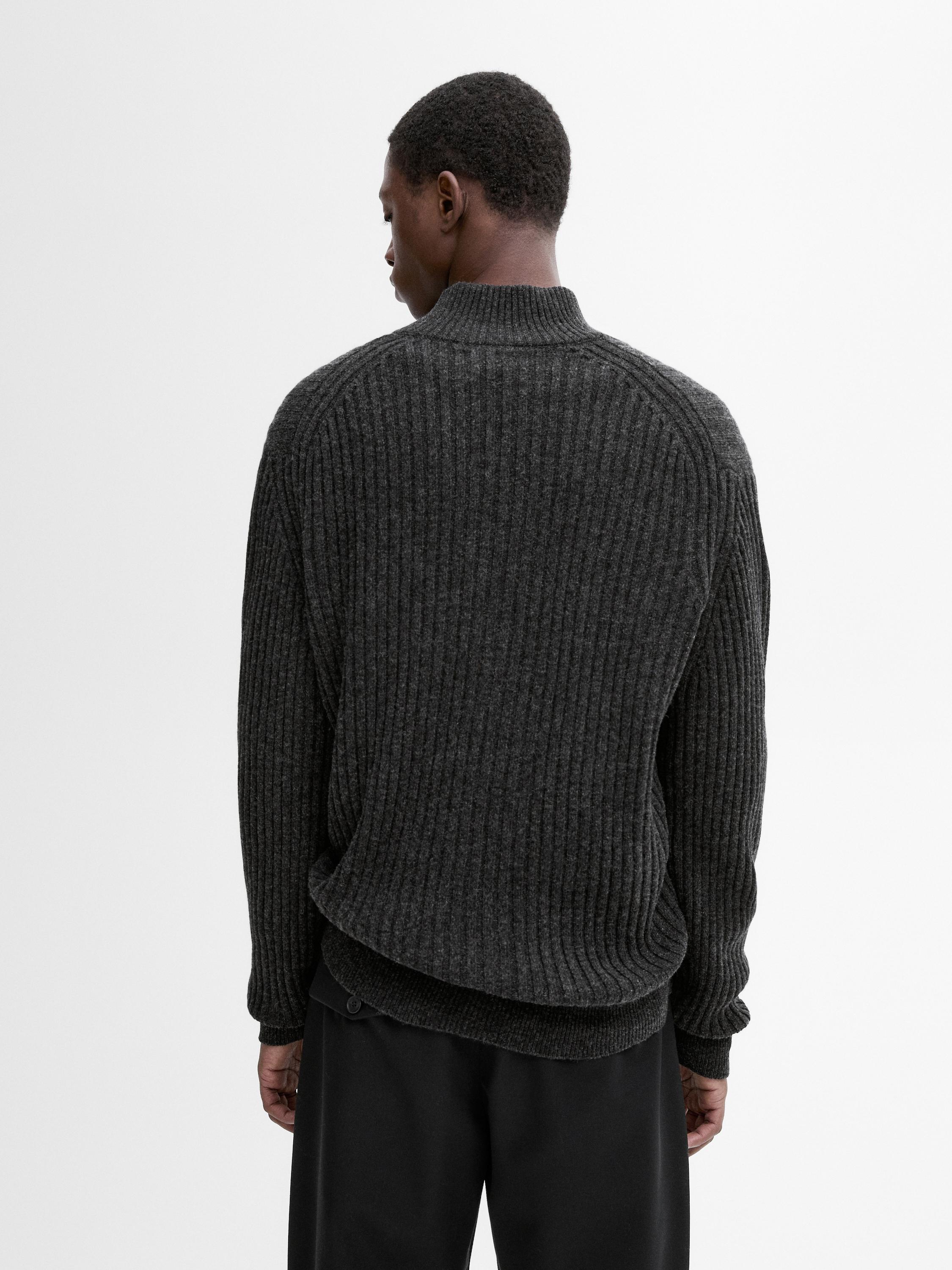 Mock neck knit sweater