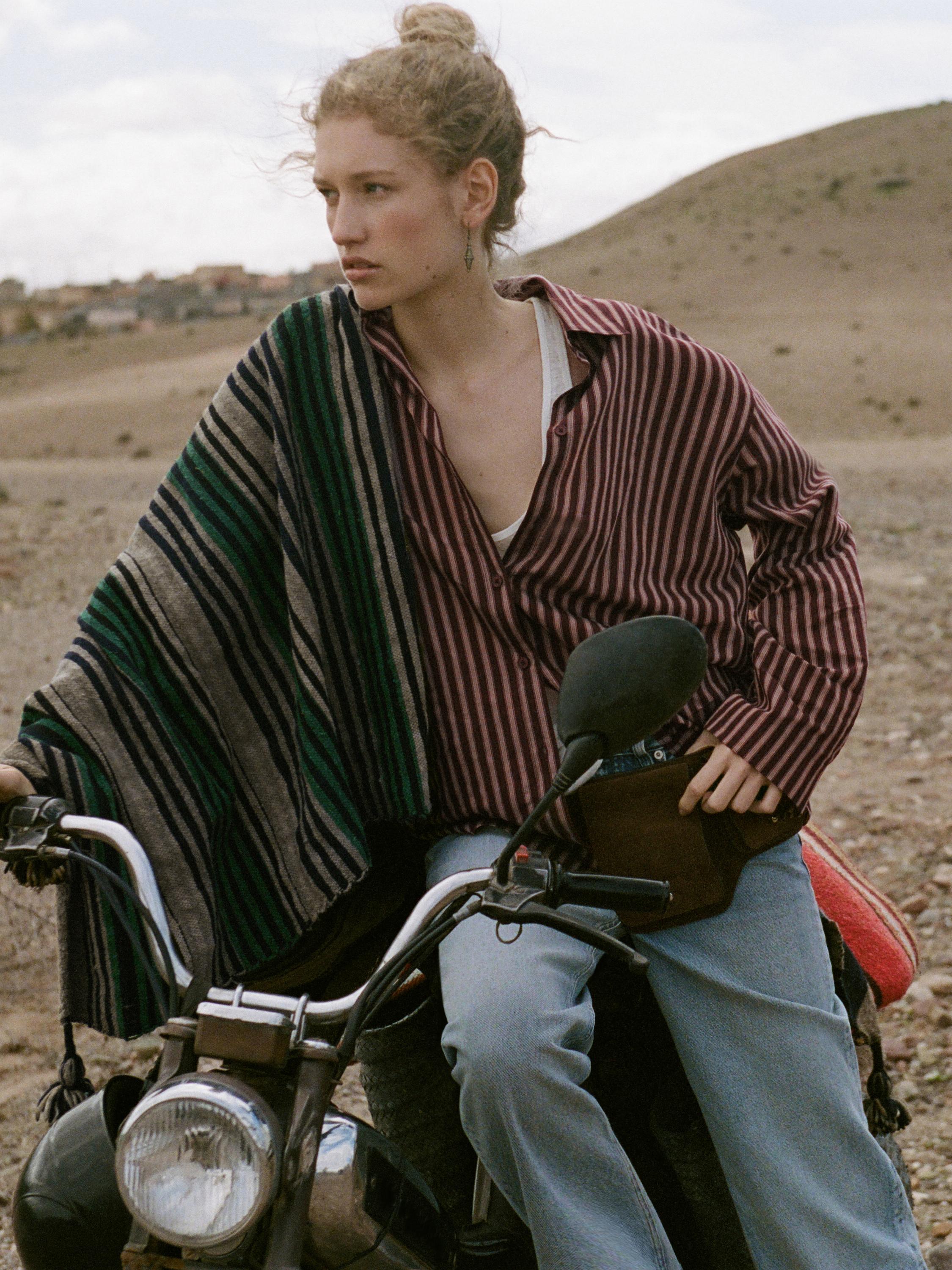 Flowing shirt with striped detailing — BROWN