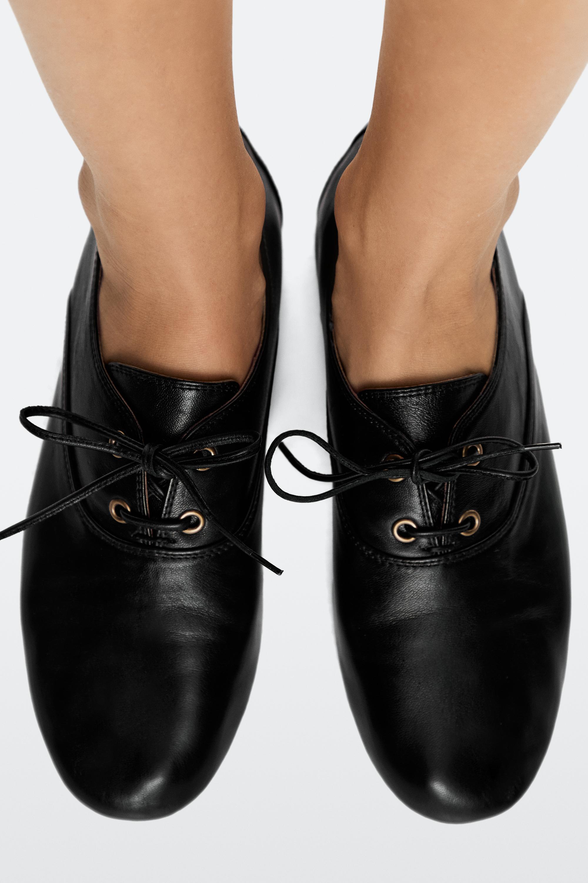 Soft leather lace-up shoe — BLACK