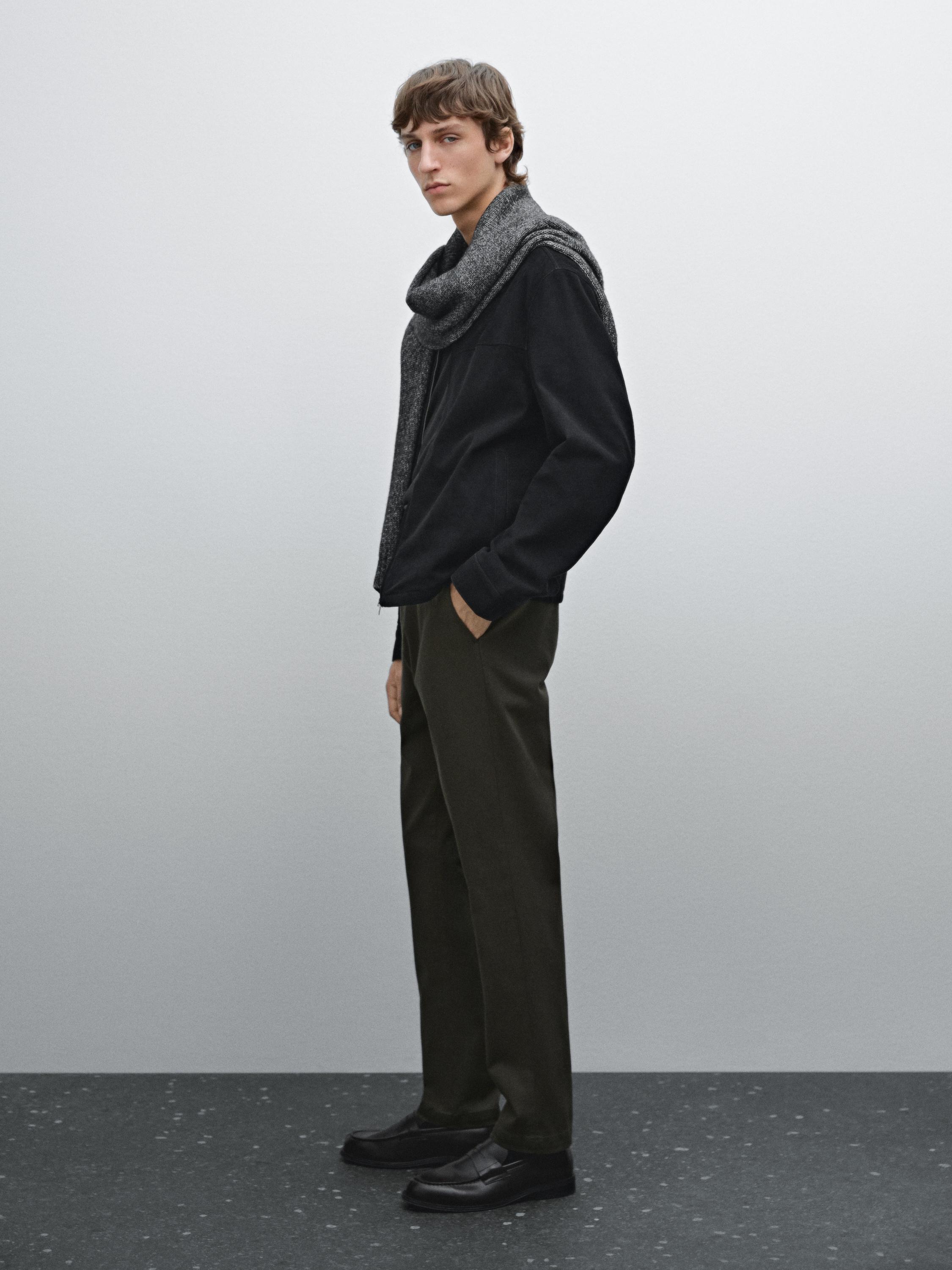 Quần dài dáng slim fit cấu trúc pha cốt-tông