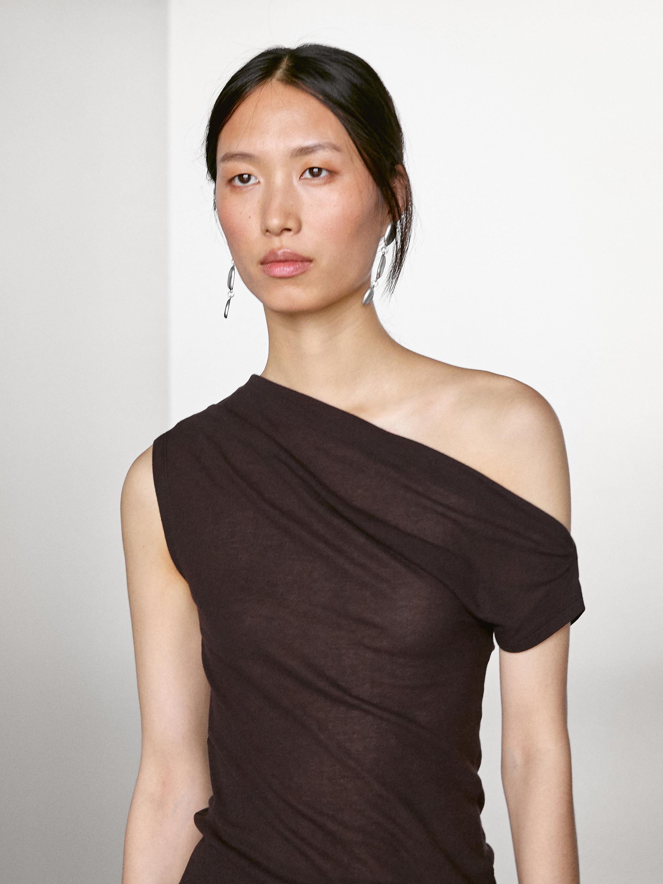 100% cotton asymmetric top