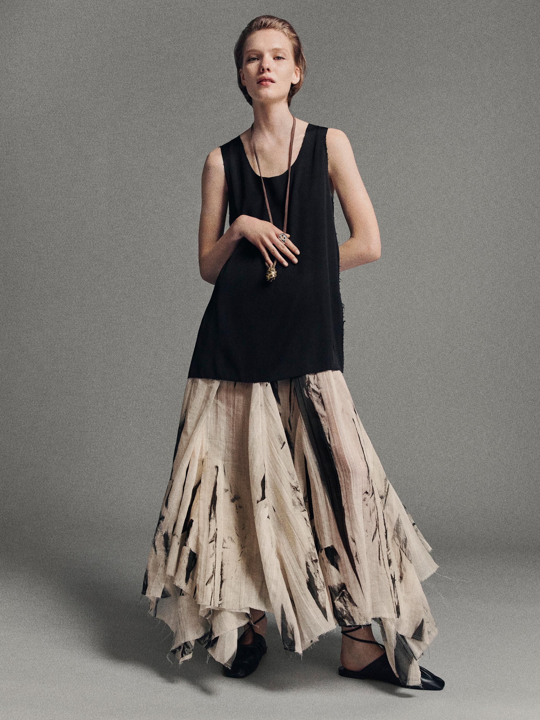 Свободна пола с дължина под коляното и щампа с мраморни мотиви