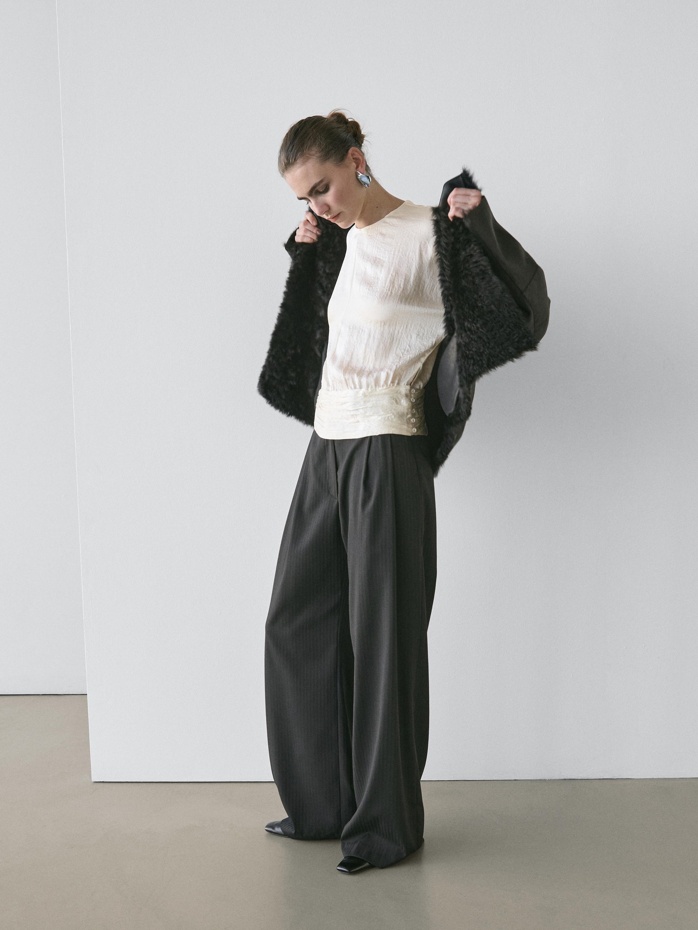 Sheepskin leather coat with lapel collar - STUDIO — BLACK