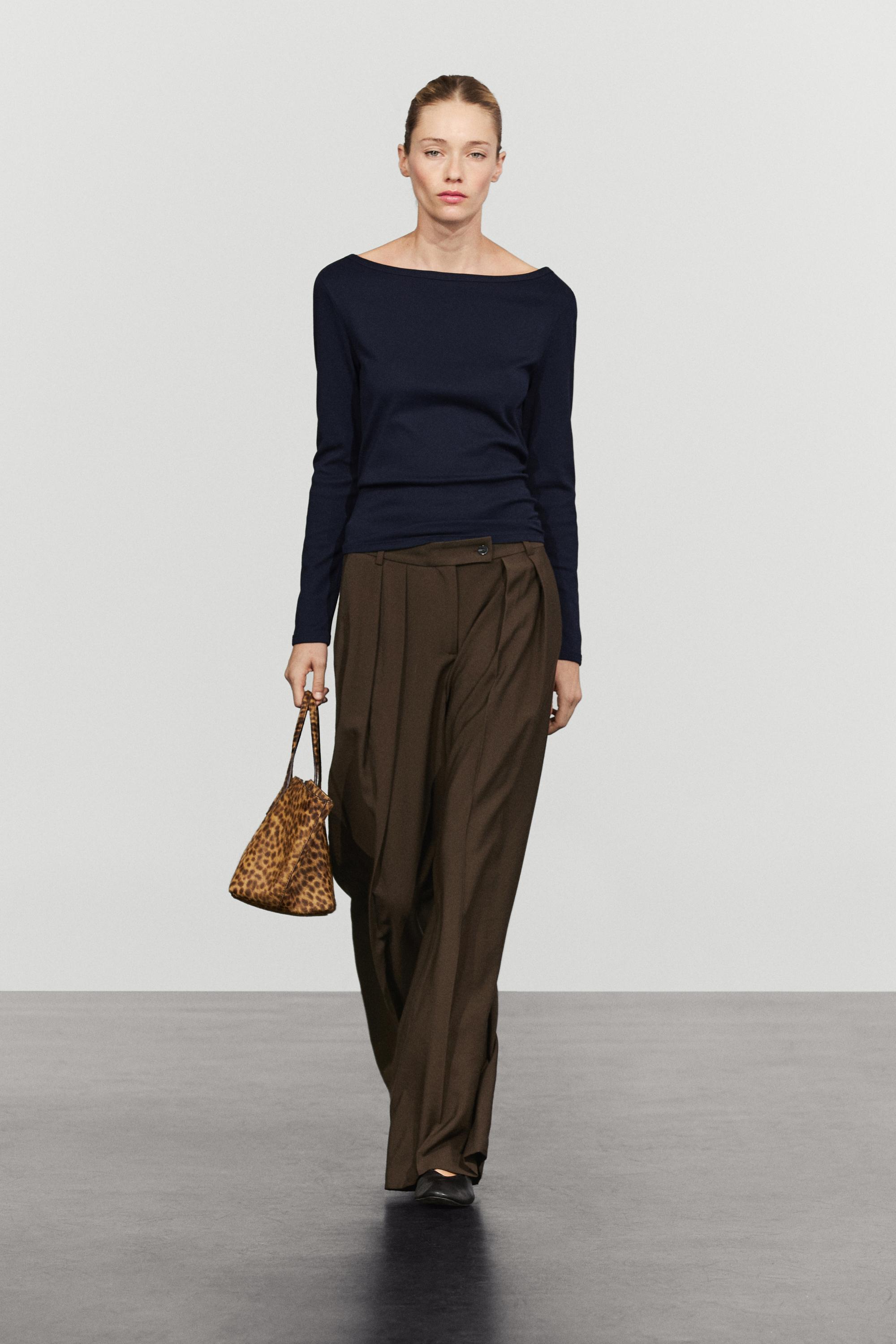 Wide-leg pants with pleats