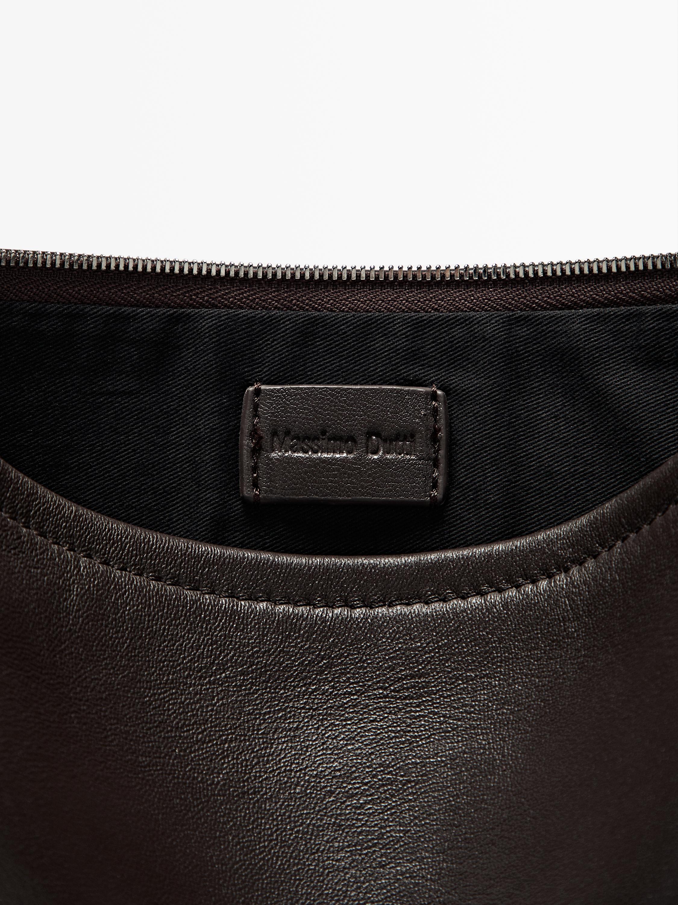 حقيب صغيرة من جلد النابا بنمط المحفظة مع عقدة