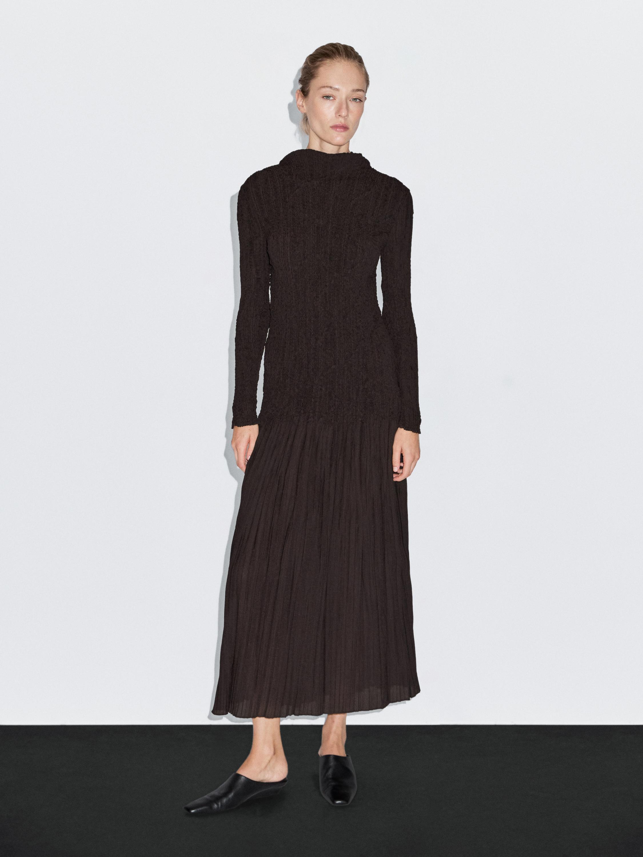 Long pleated stretch dress