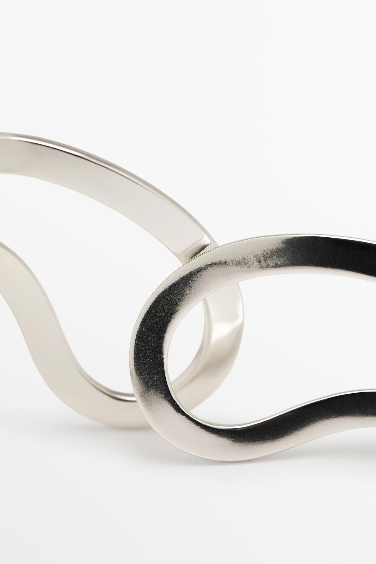 Twisted oval hoop earrings — SILVER