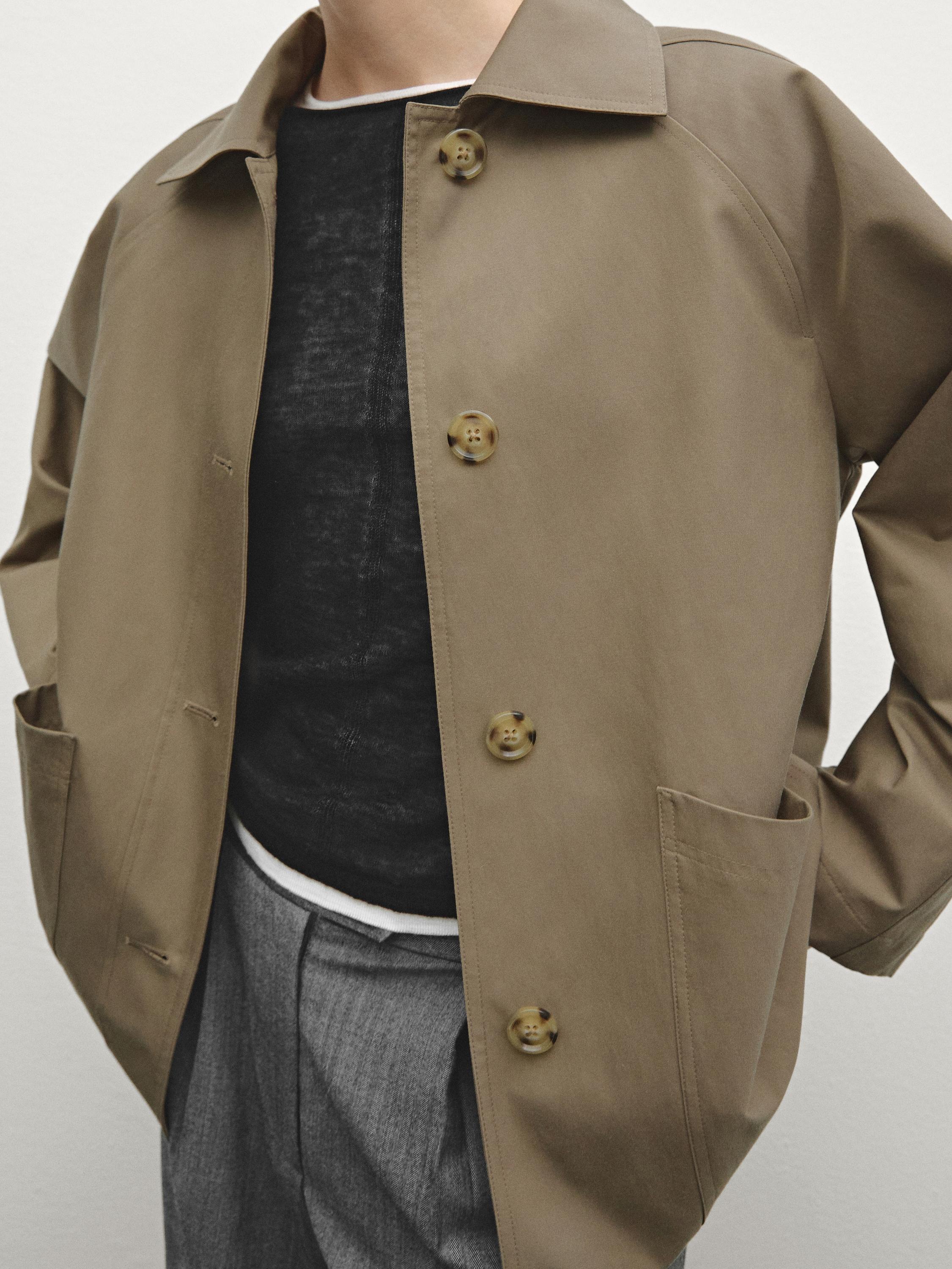 Water-repellent jacket with pockets