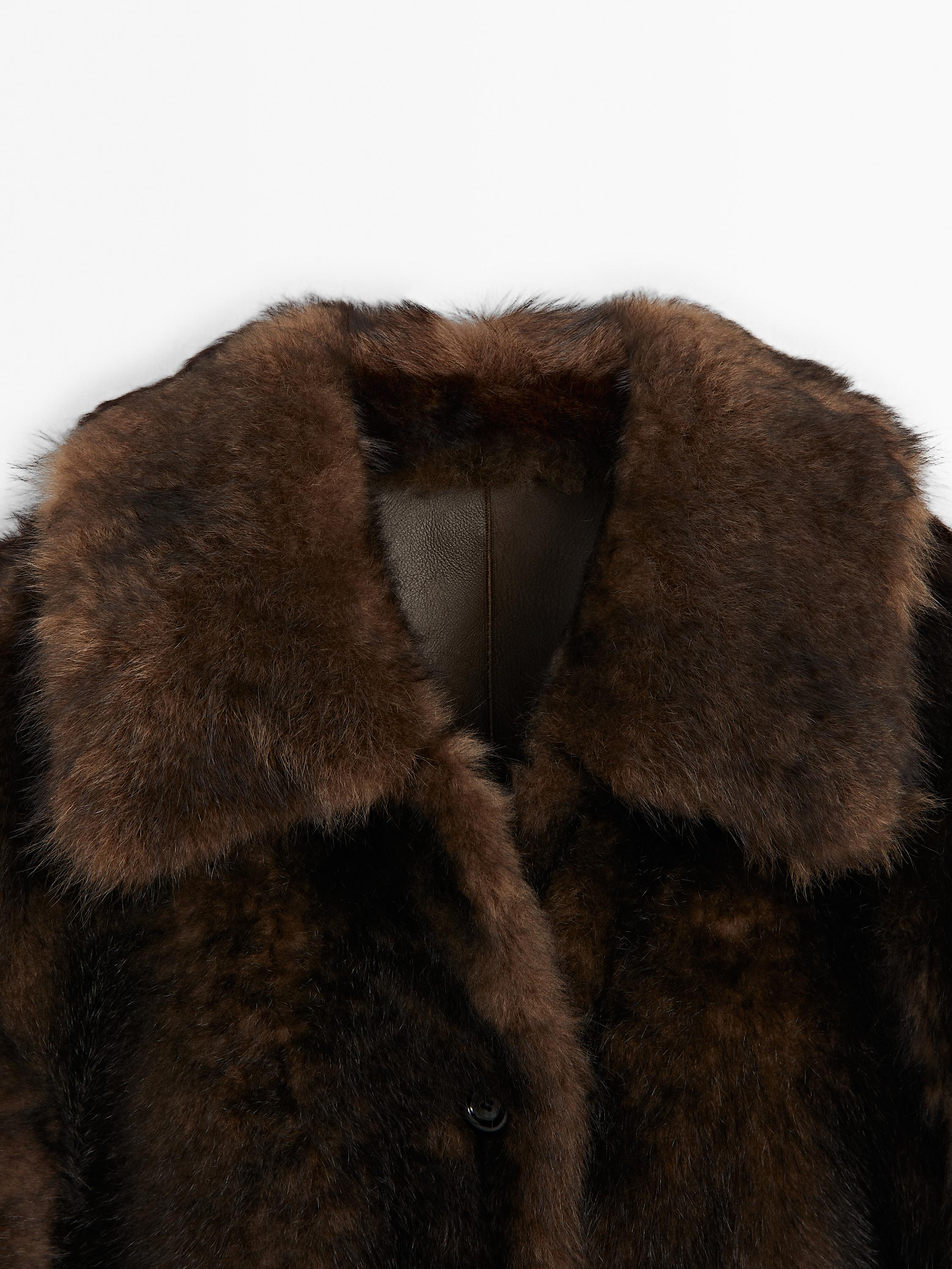 Short leather coat with fur — BROWN