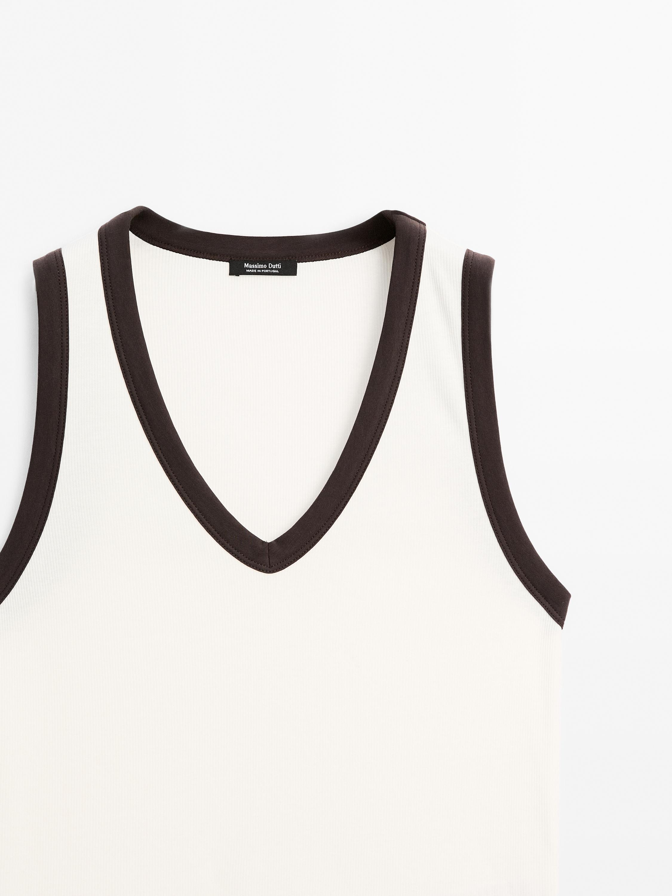 Ribbed V-neck T-shirt