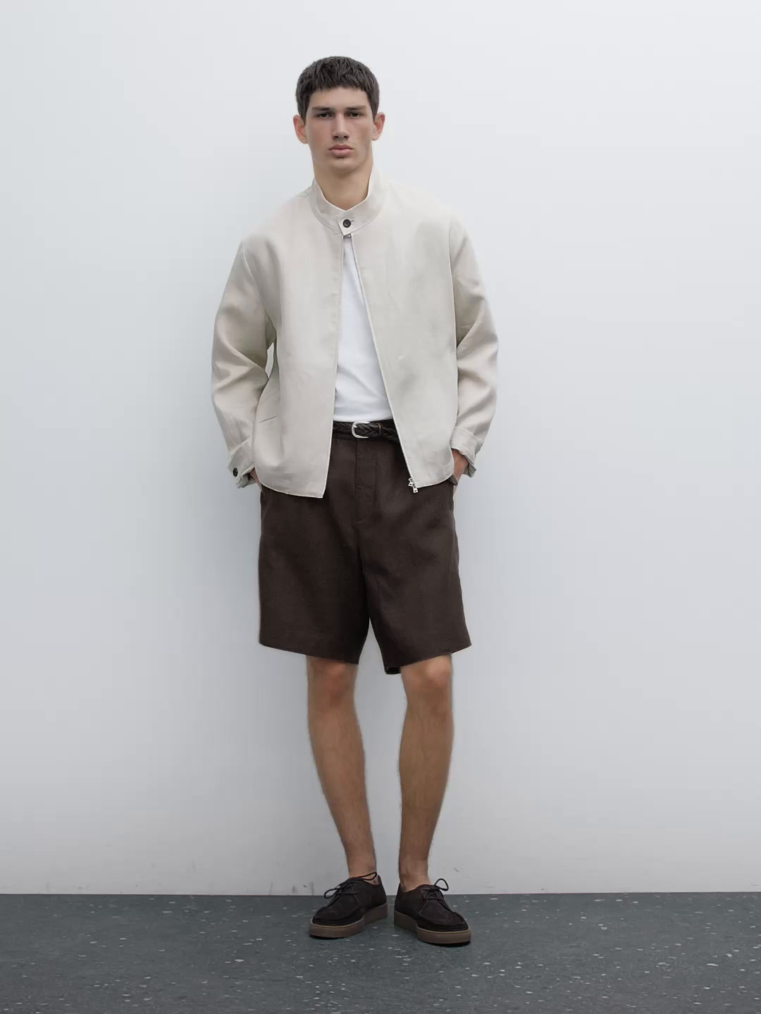 Lightweight 100% linen Bermuda shorts