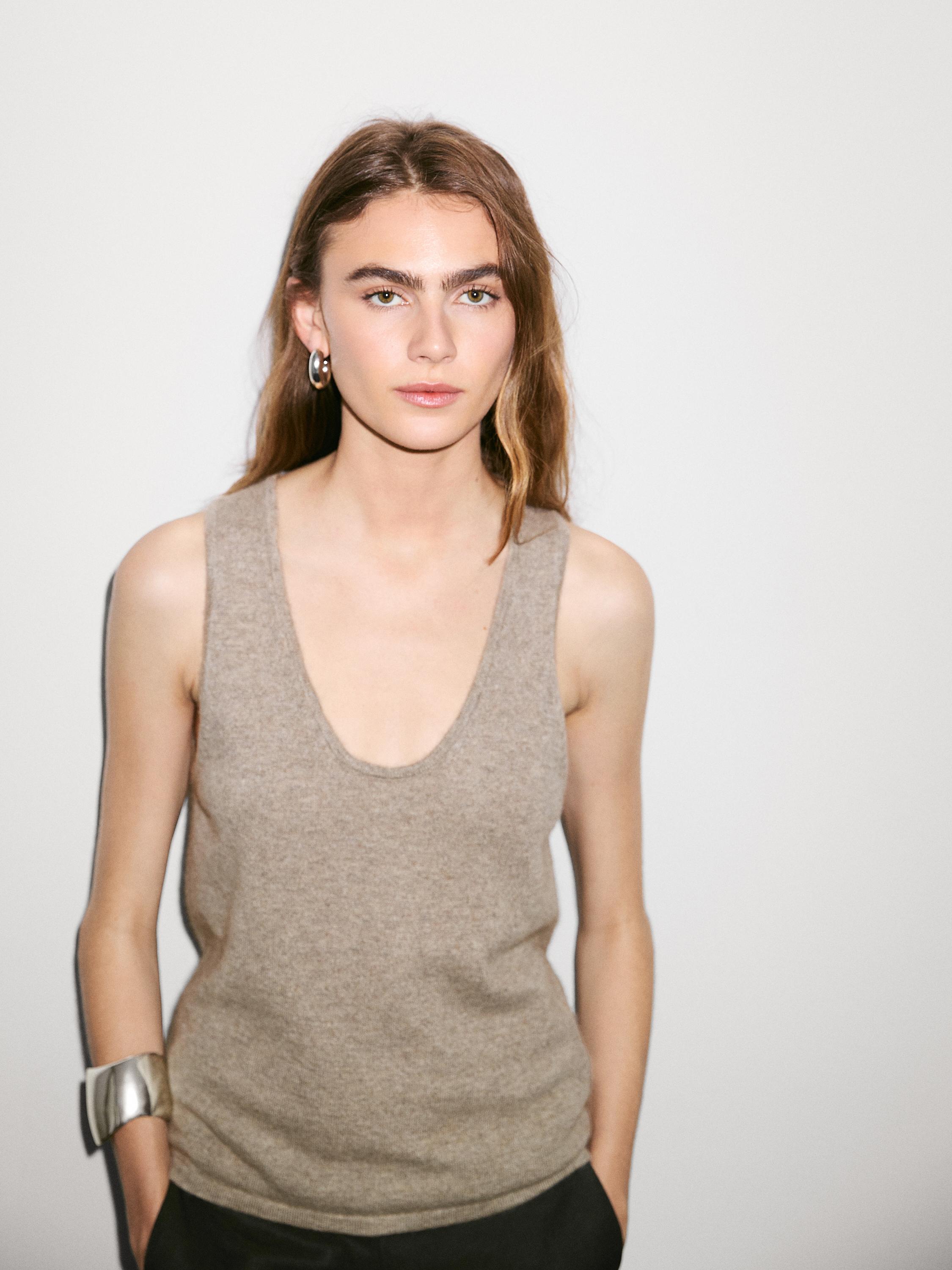 100% cashmere crew neck top