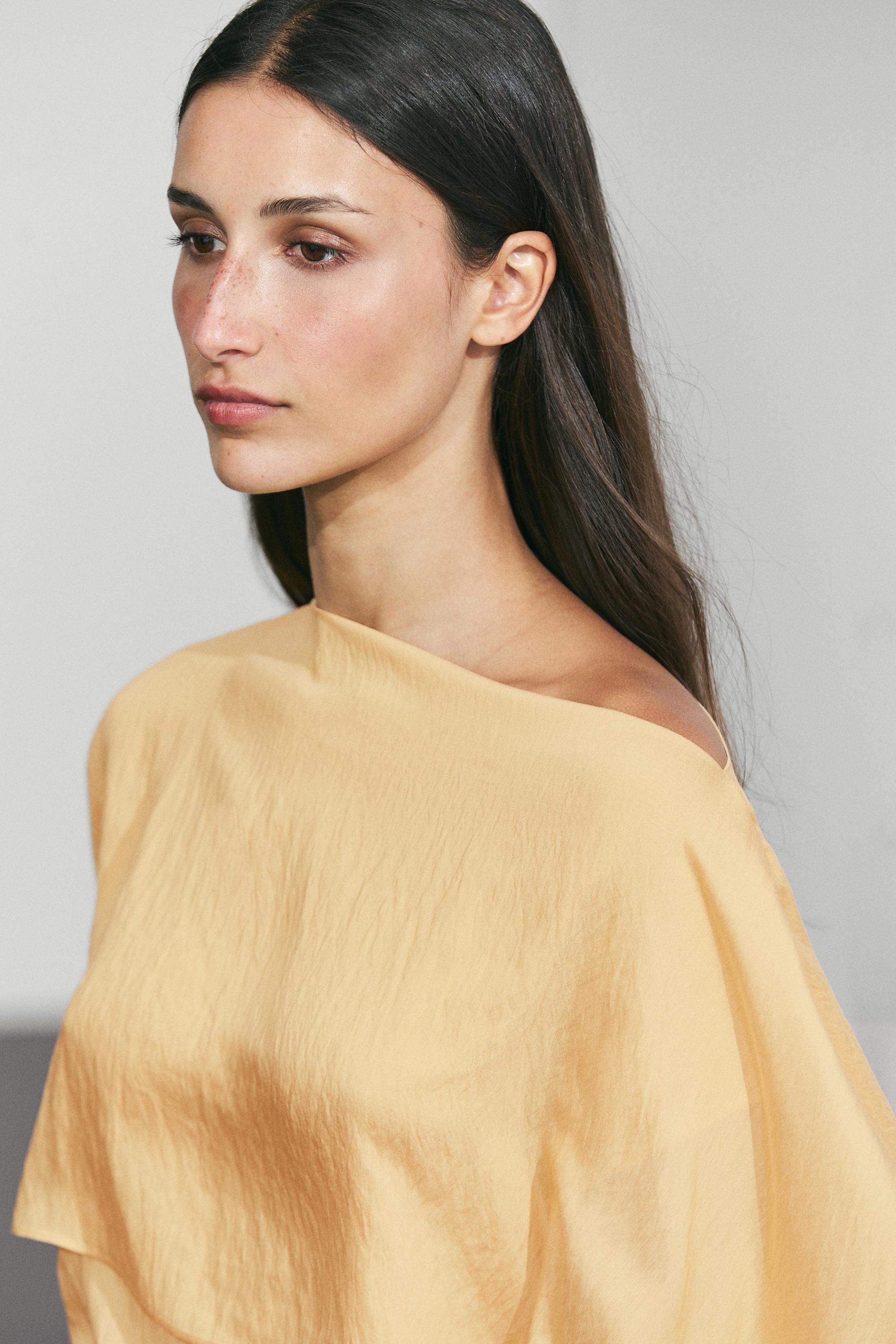 Flowing cape-style blouse — Yellow