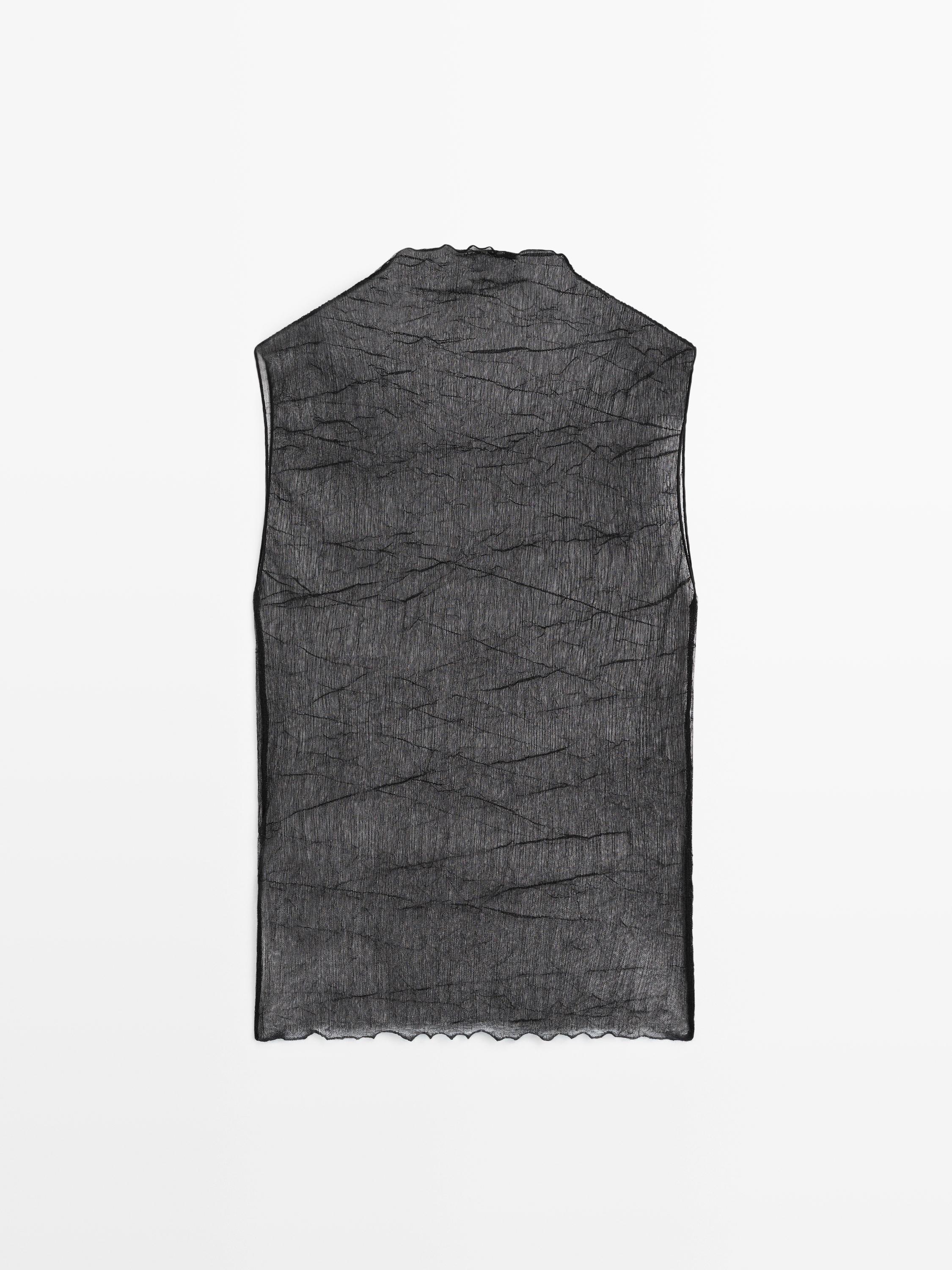 توب لامع بياقة عالية