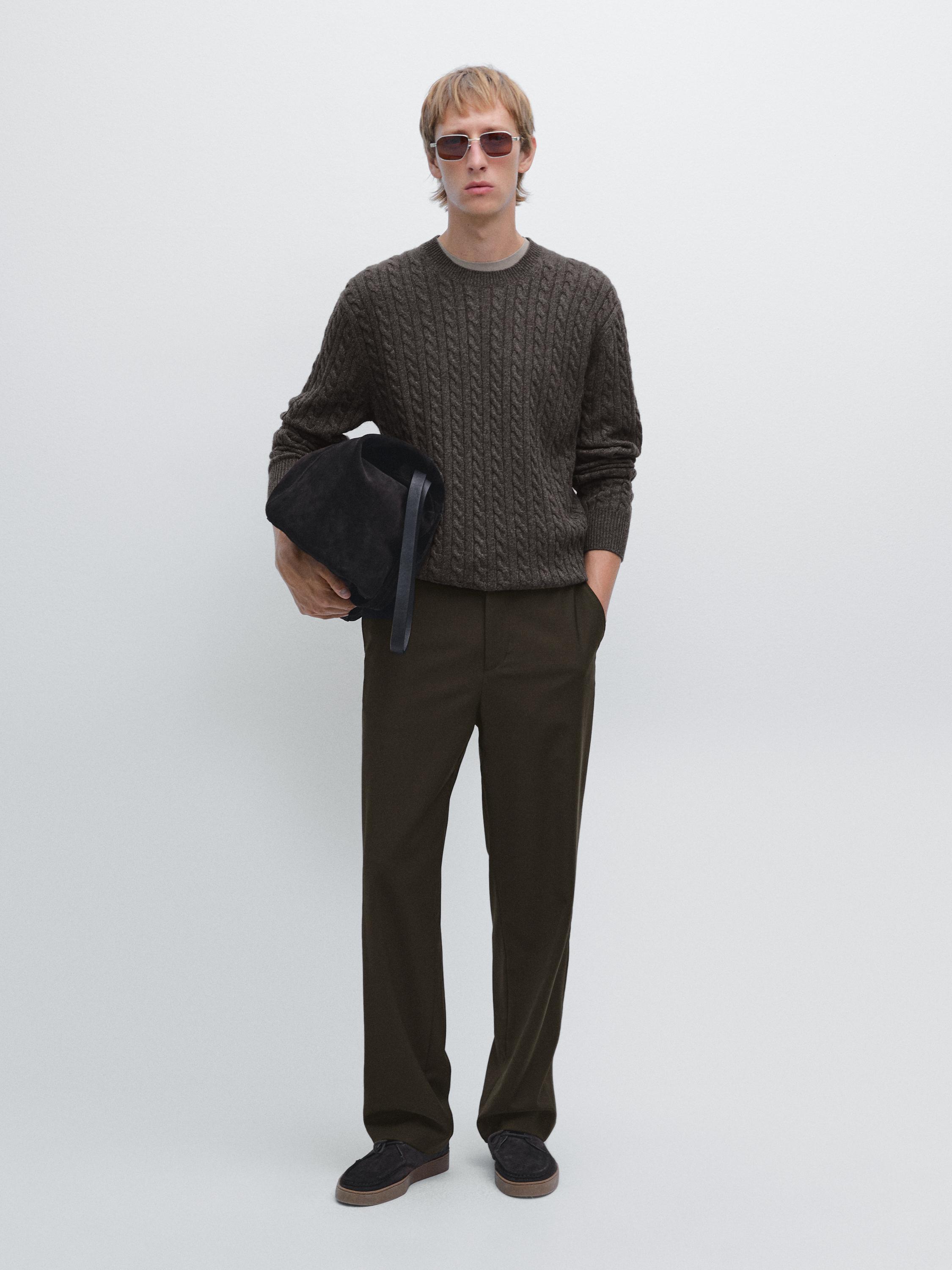 Kabelstrikket trøje med rund hals