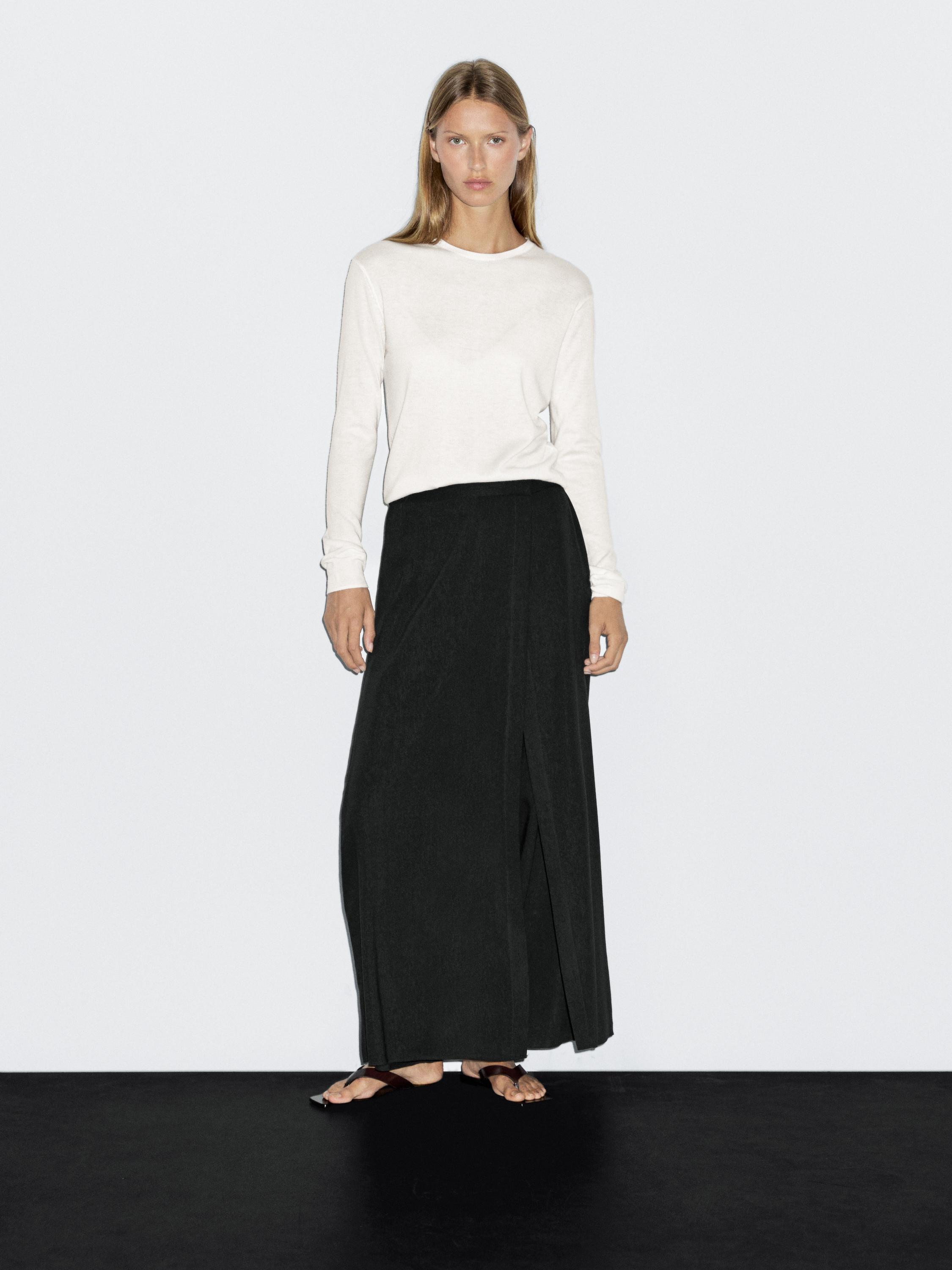 Wool blend knit sweater with crew neck