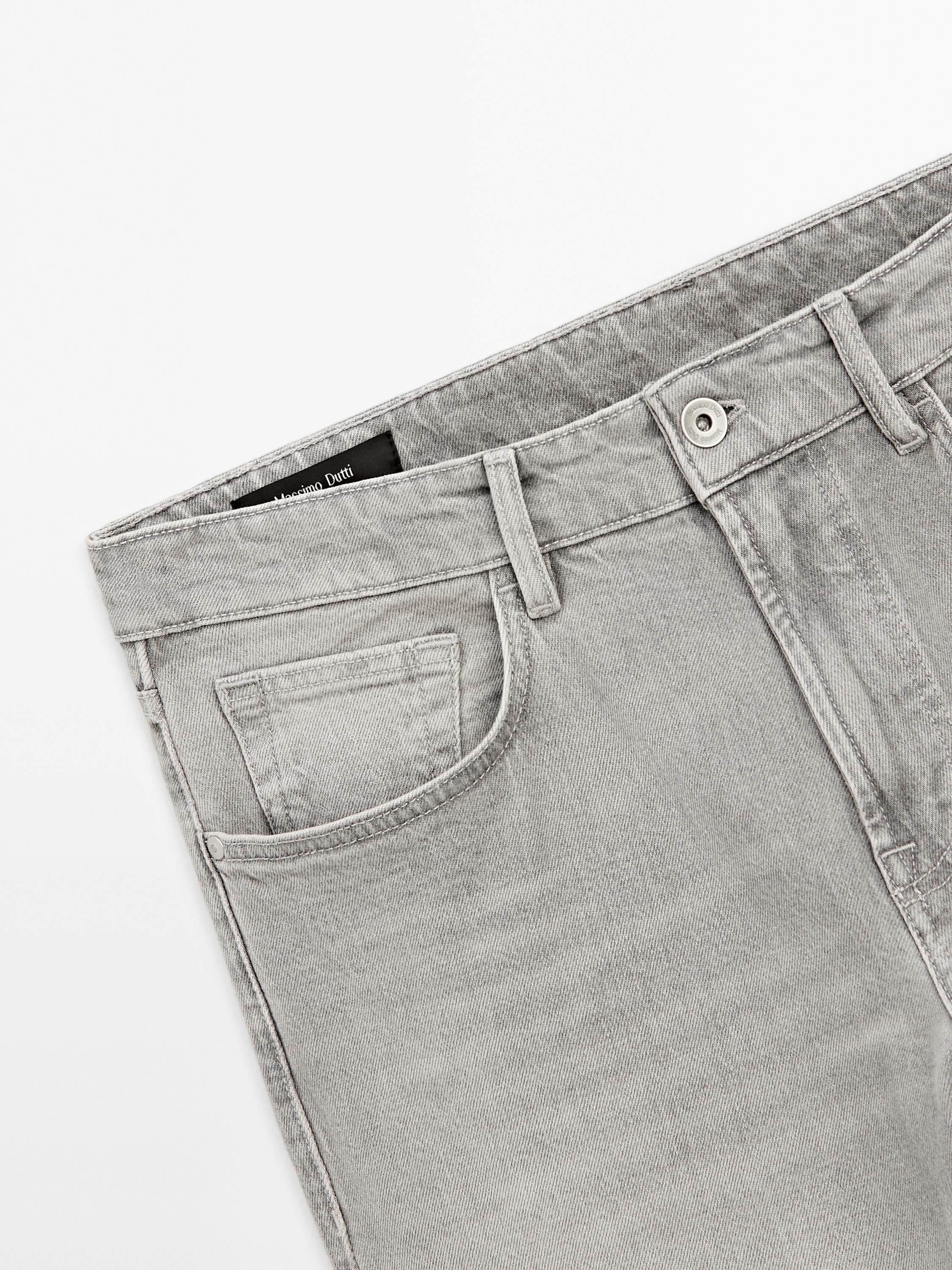 Tapered fit jeans