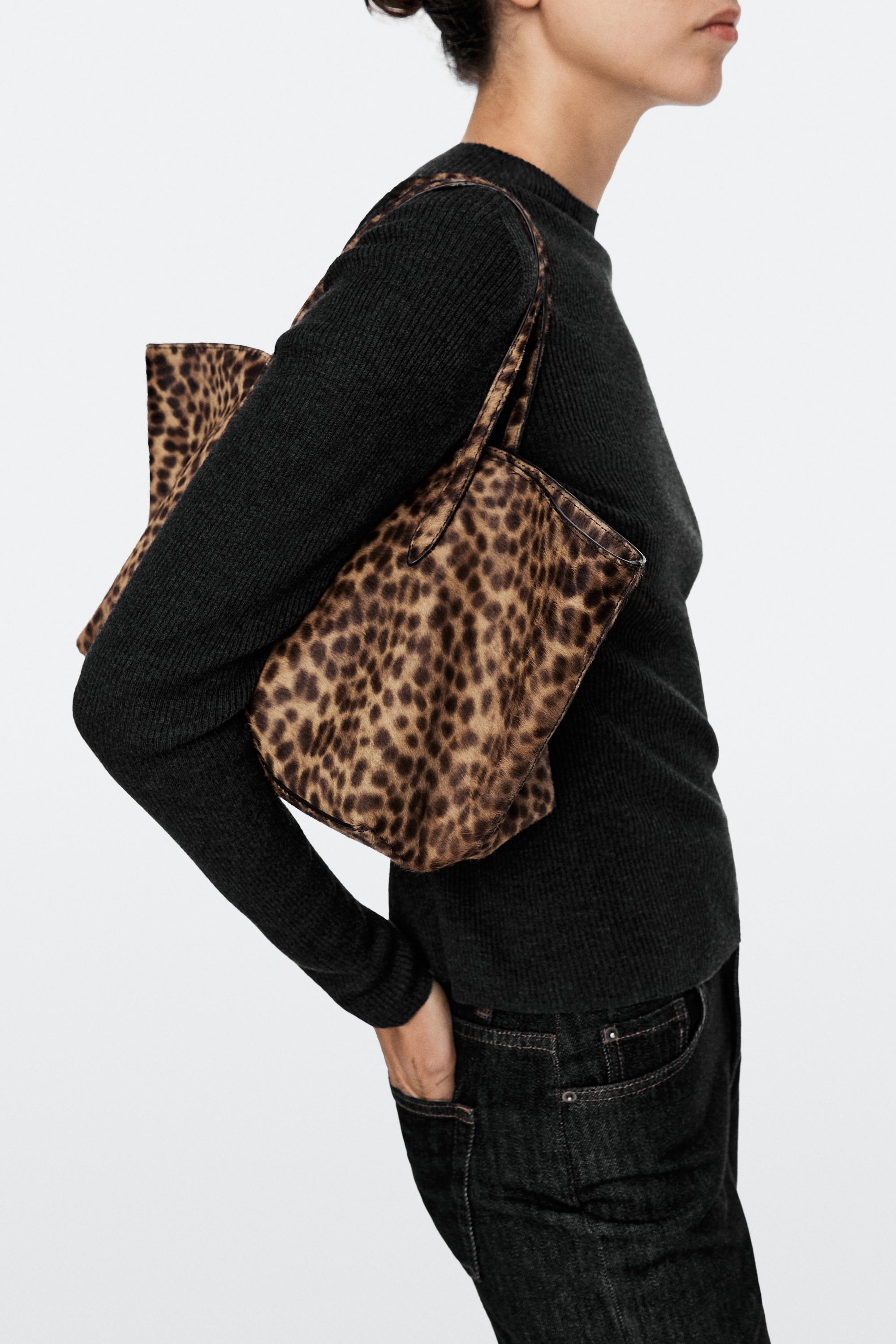 Medium leather tote bag with fur
