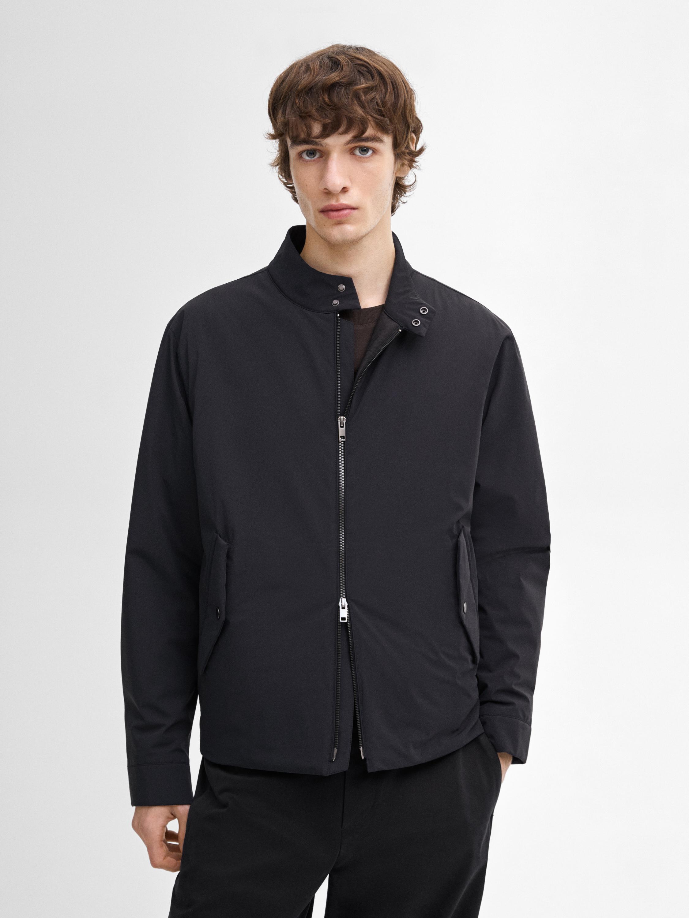 Lightweight jacket with zip fastening