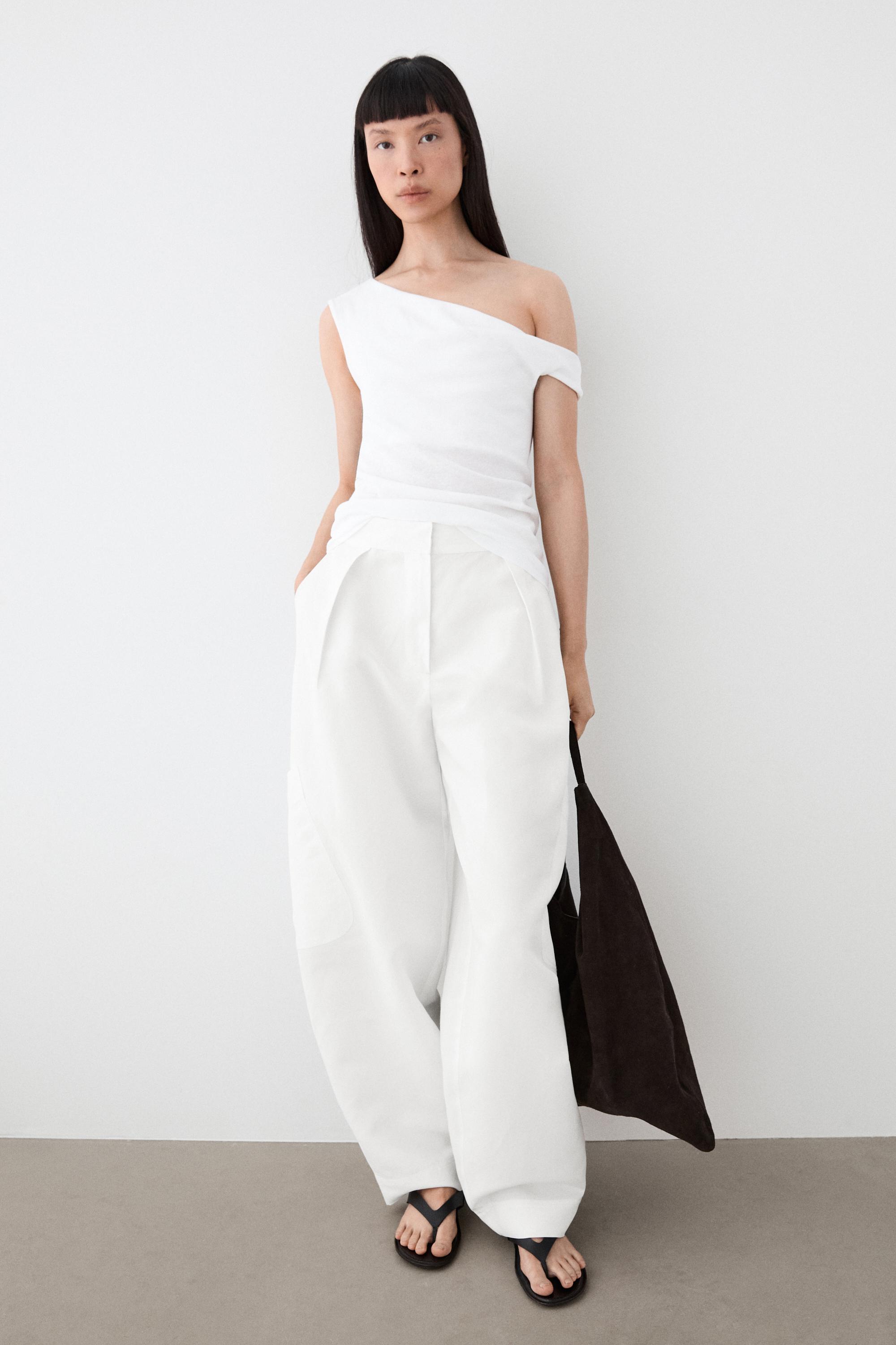 Asymmetric off-the-shoulder top — Off white