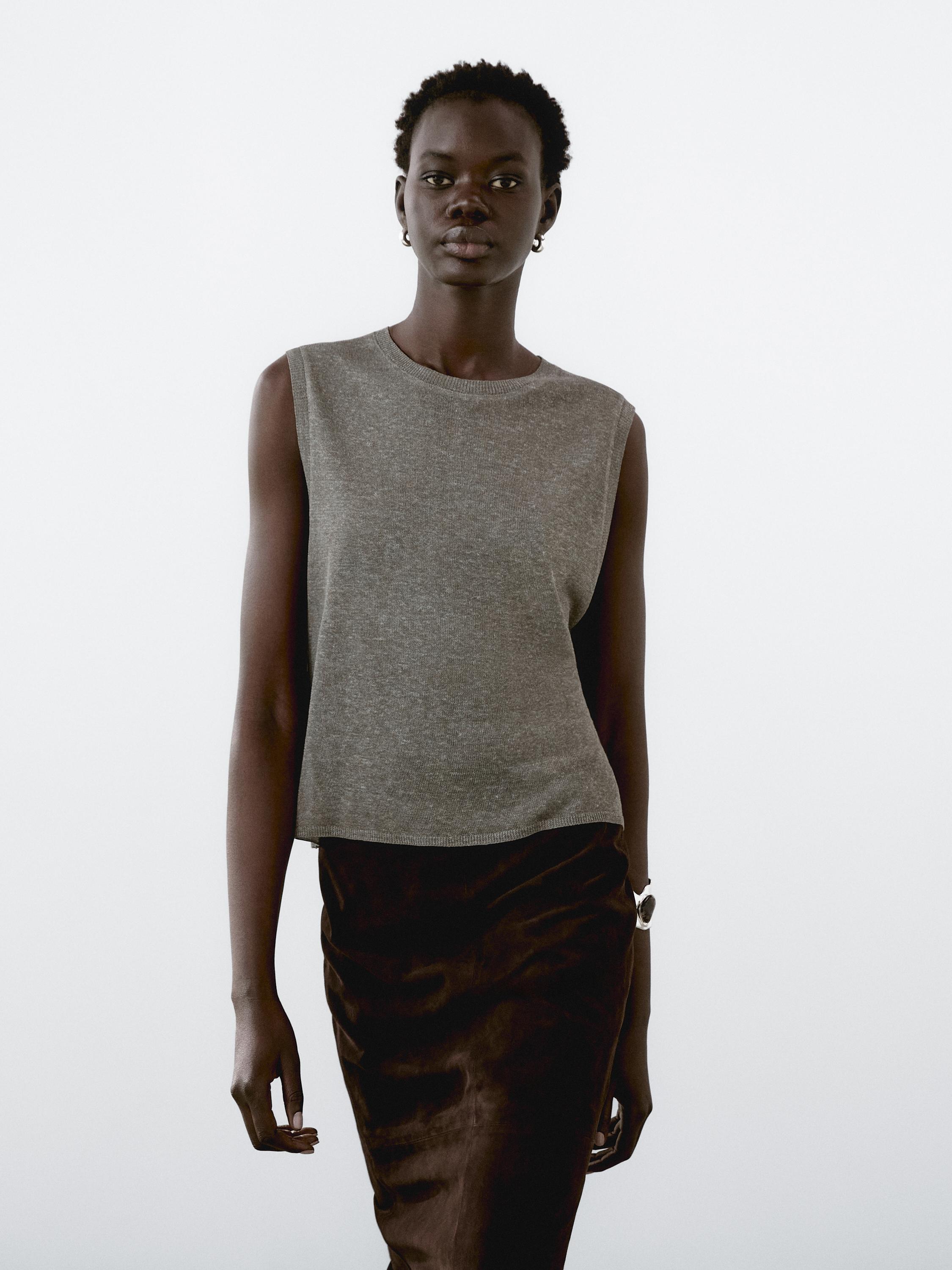 Sleeveless top in flowing fabric