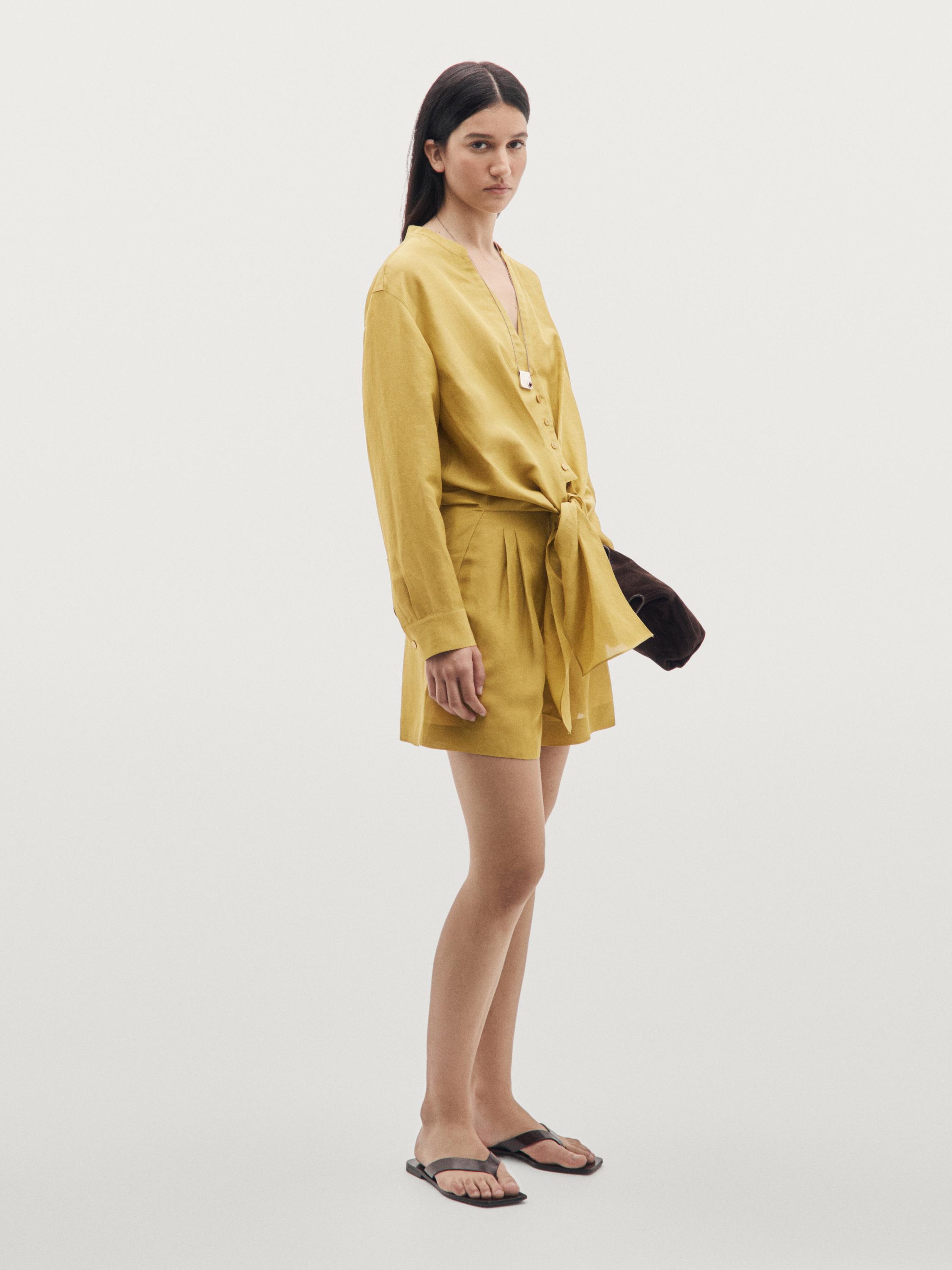 Bermuda corta pliegues con lino