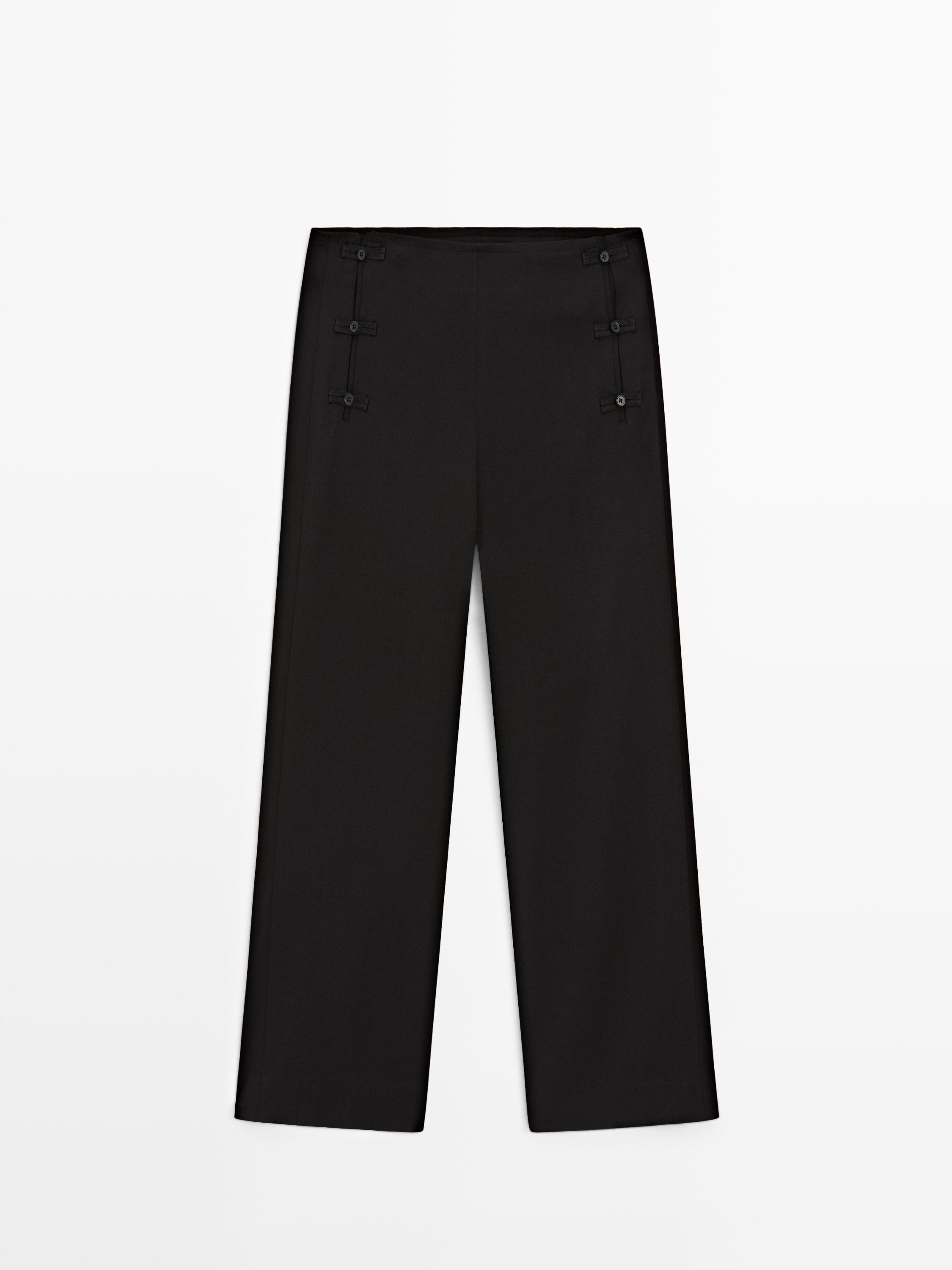 Capris with button details — BLACK