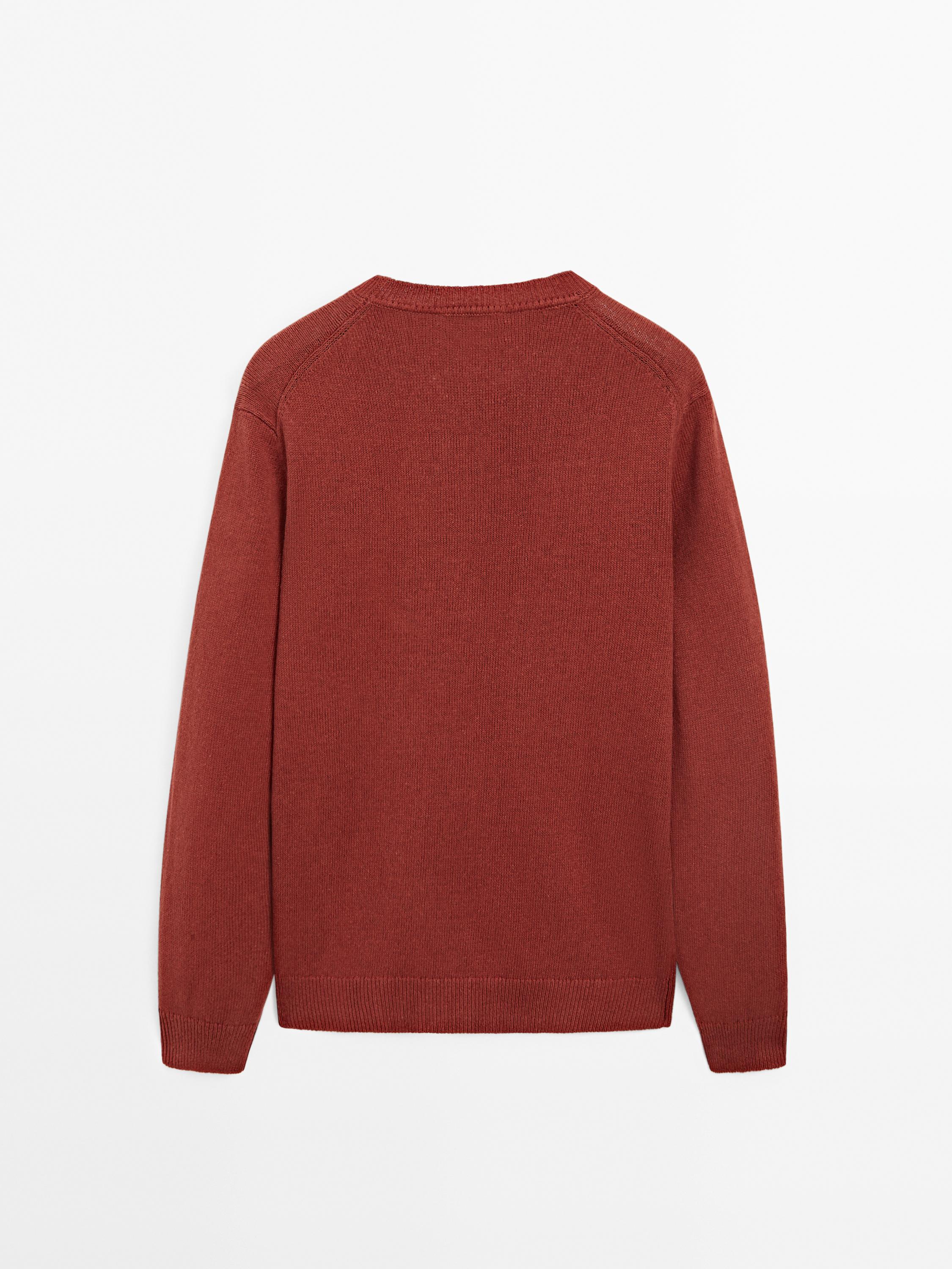 Crew neck knit sweater