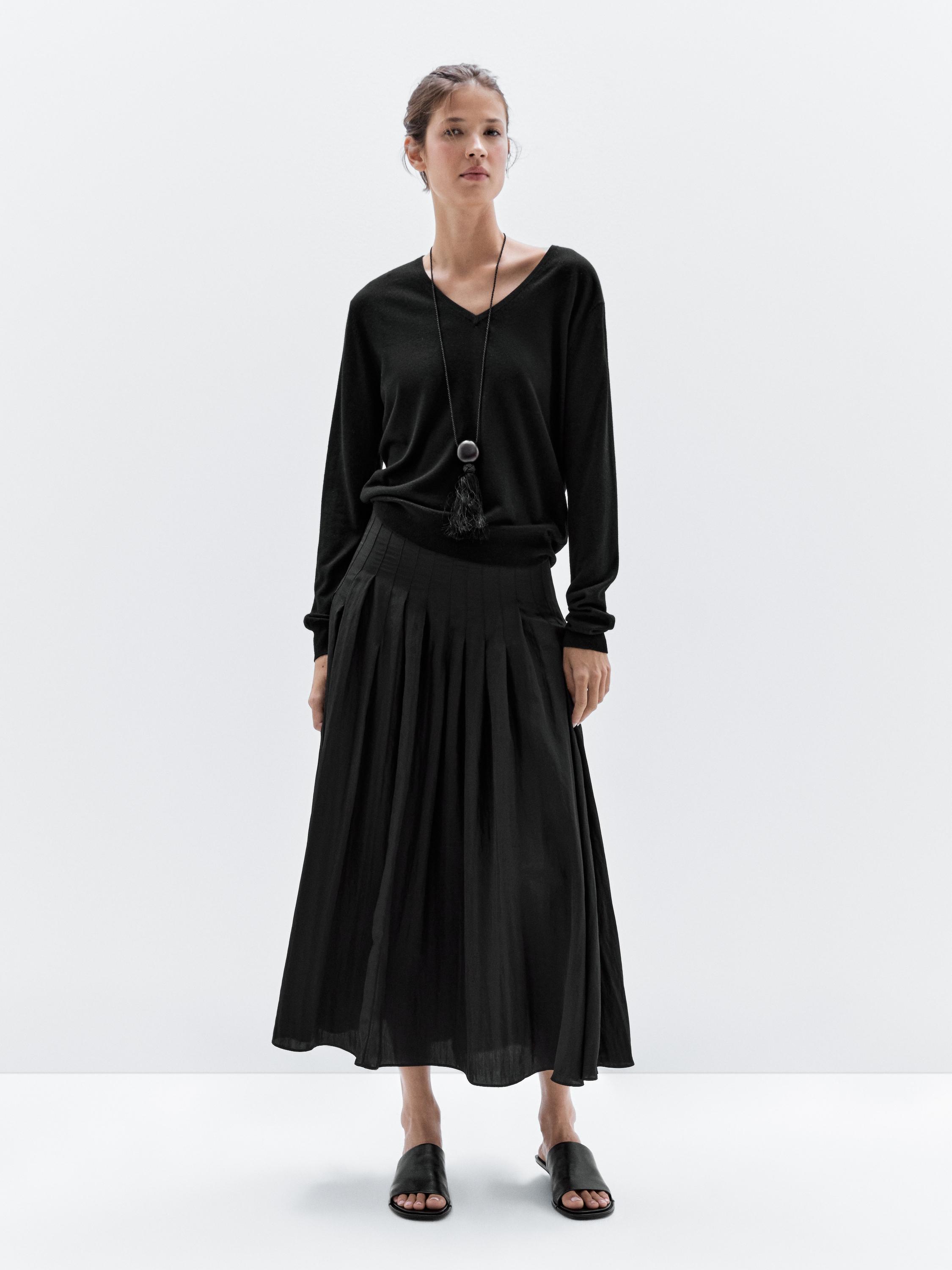 سويتر محاك من الصوف المخلوط بفتحة صدر على شكل V