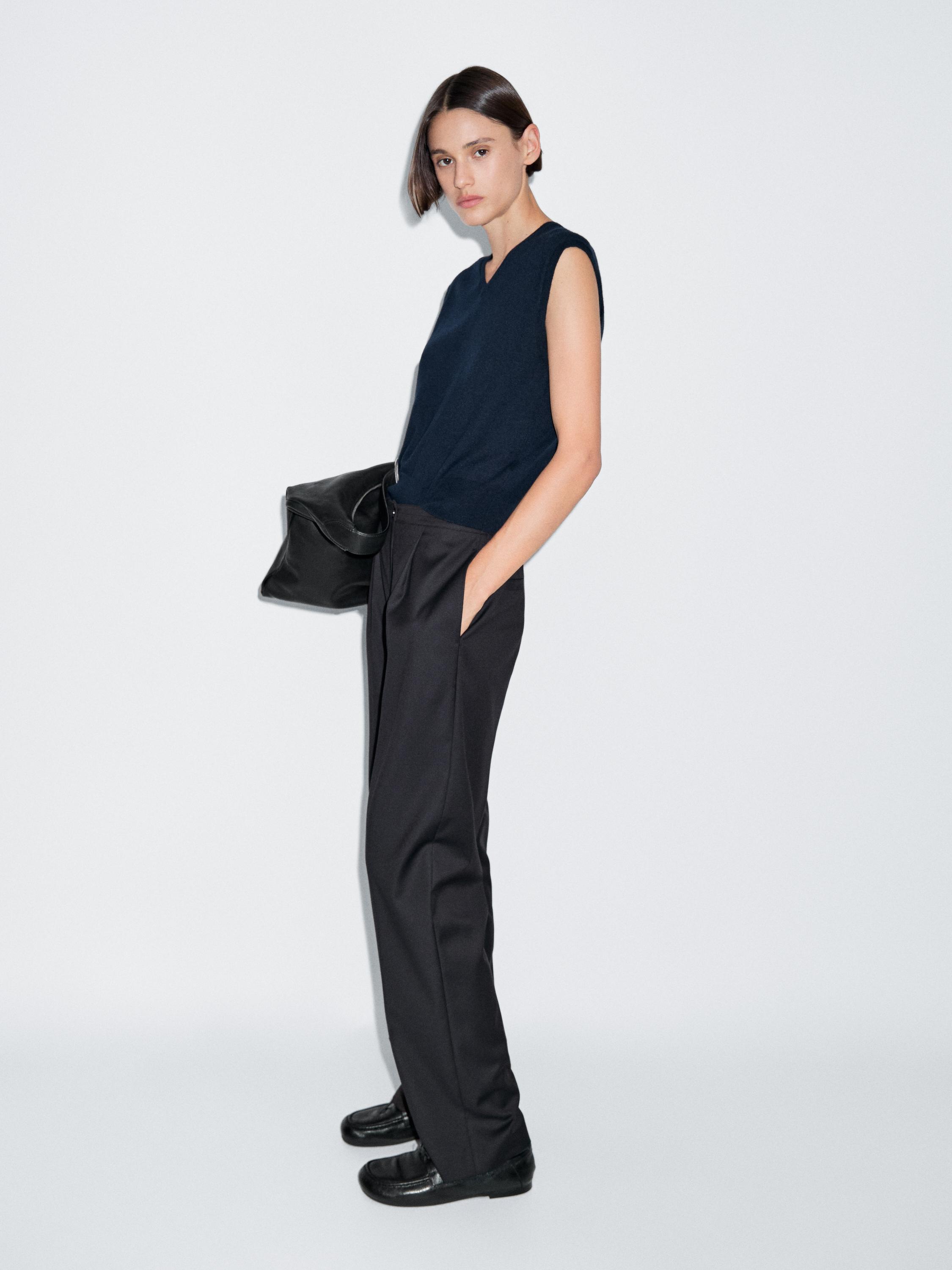 Dart trousers with elastic waistband