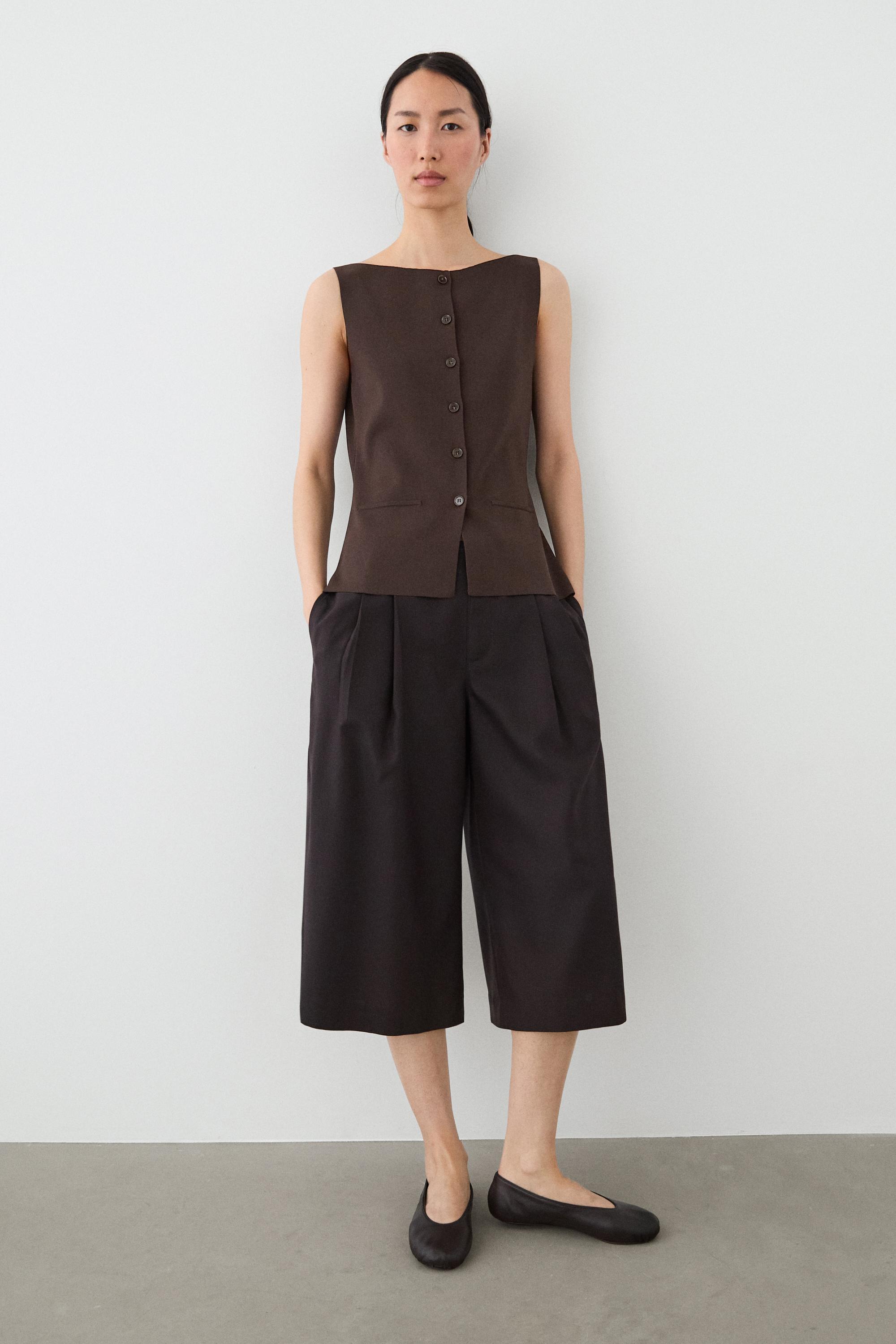 Knit vest with pocket details — BROWN