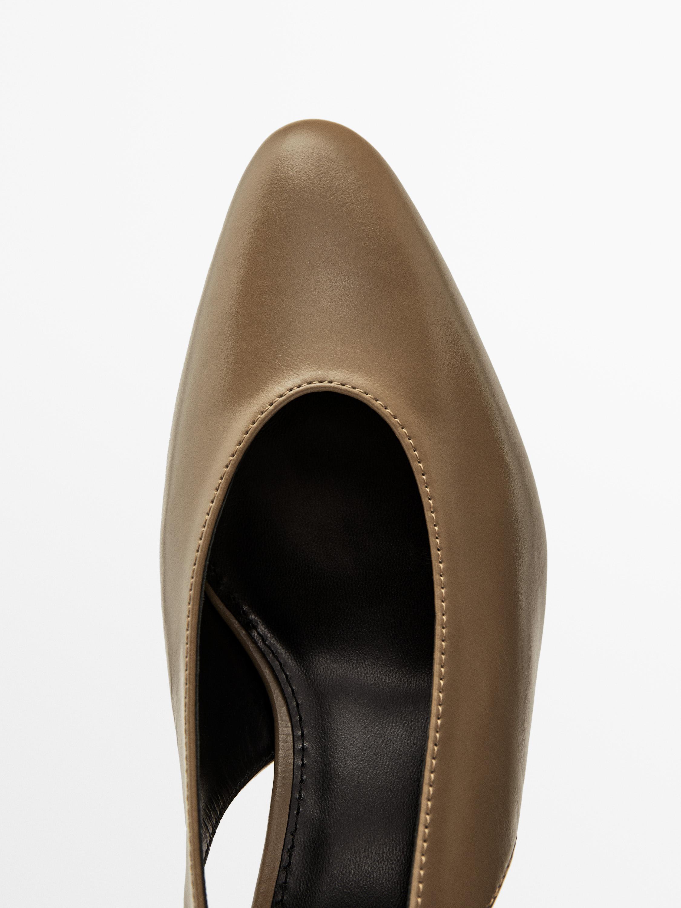 Round toe slingback heeled shoes