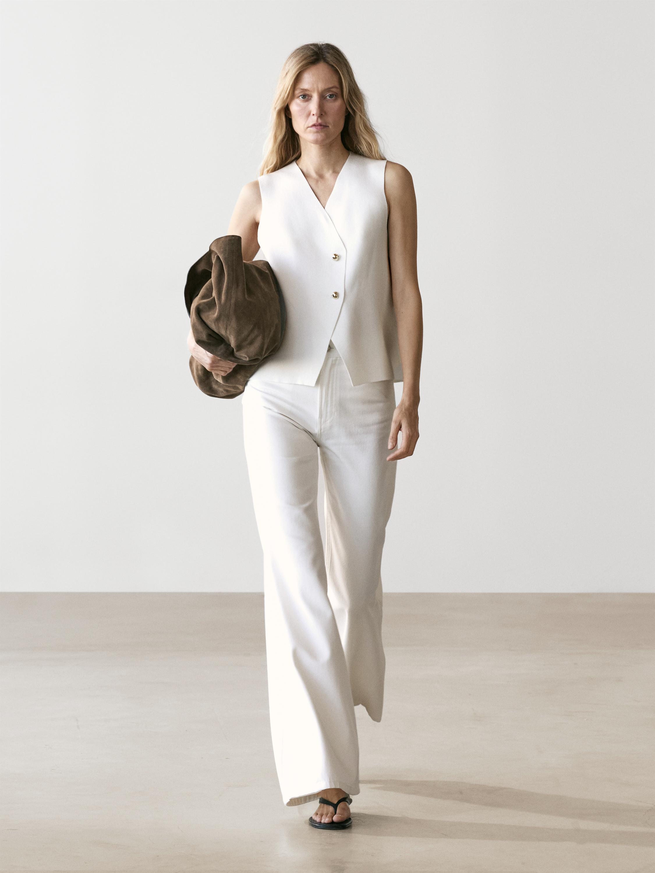 Rompi leher V rajut dengan kancing