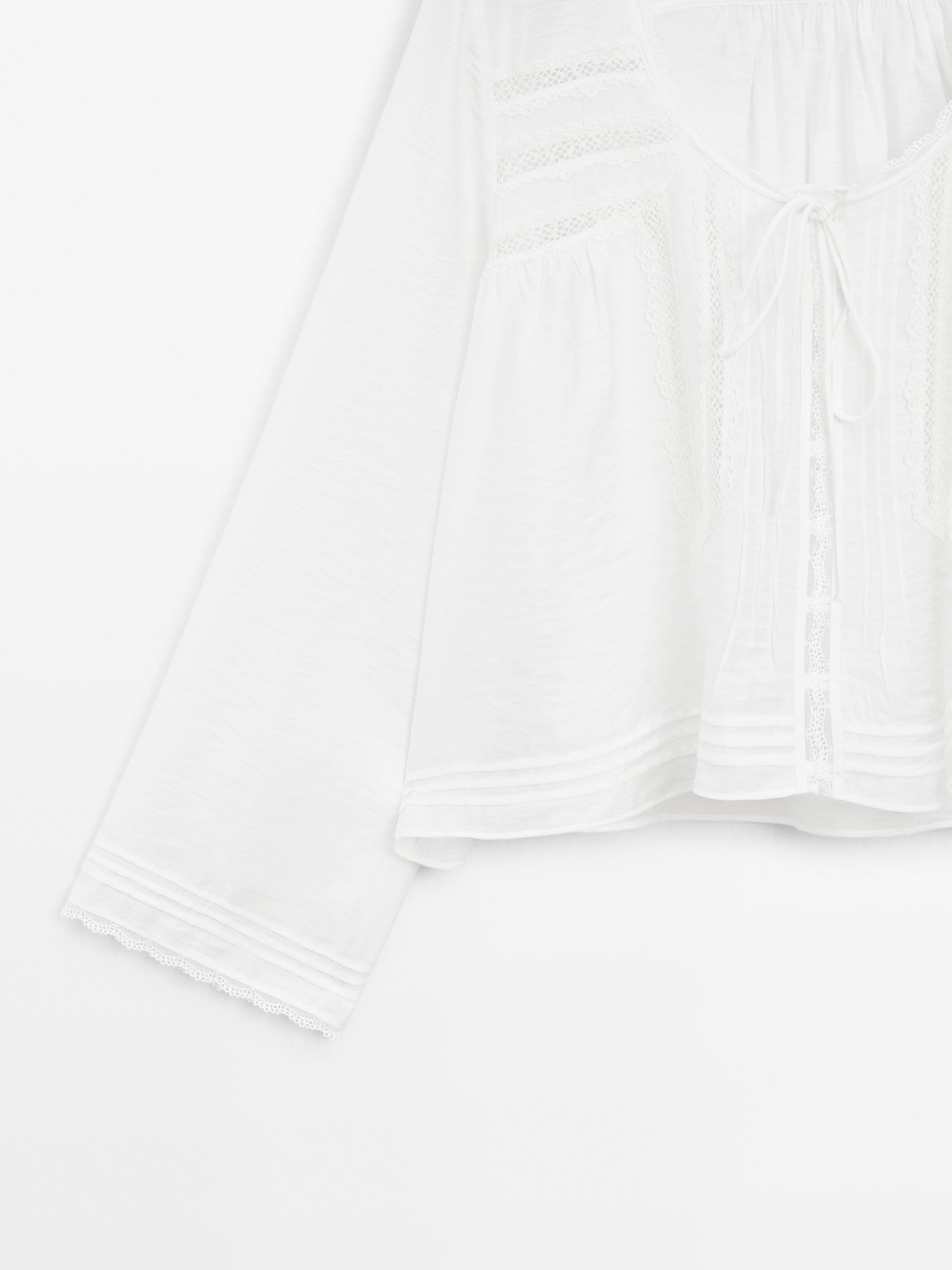 Flowing blouse with lace trim