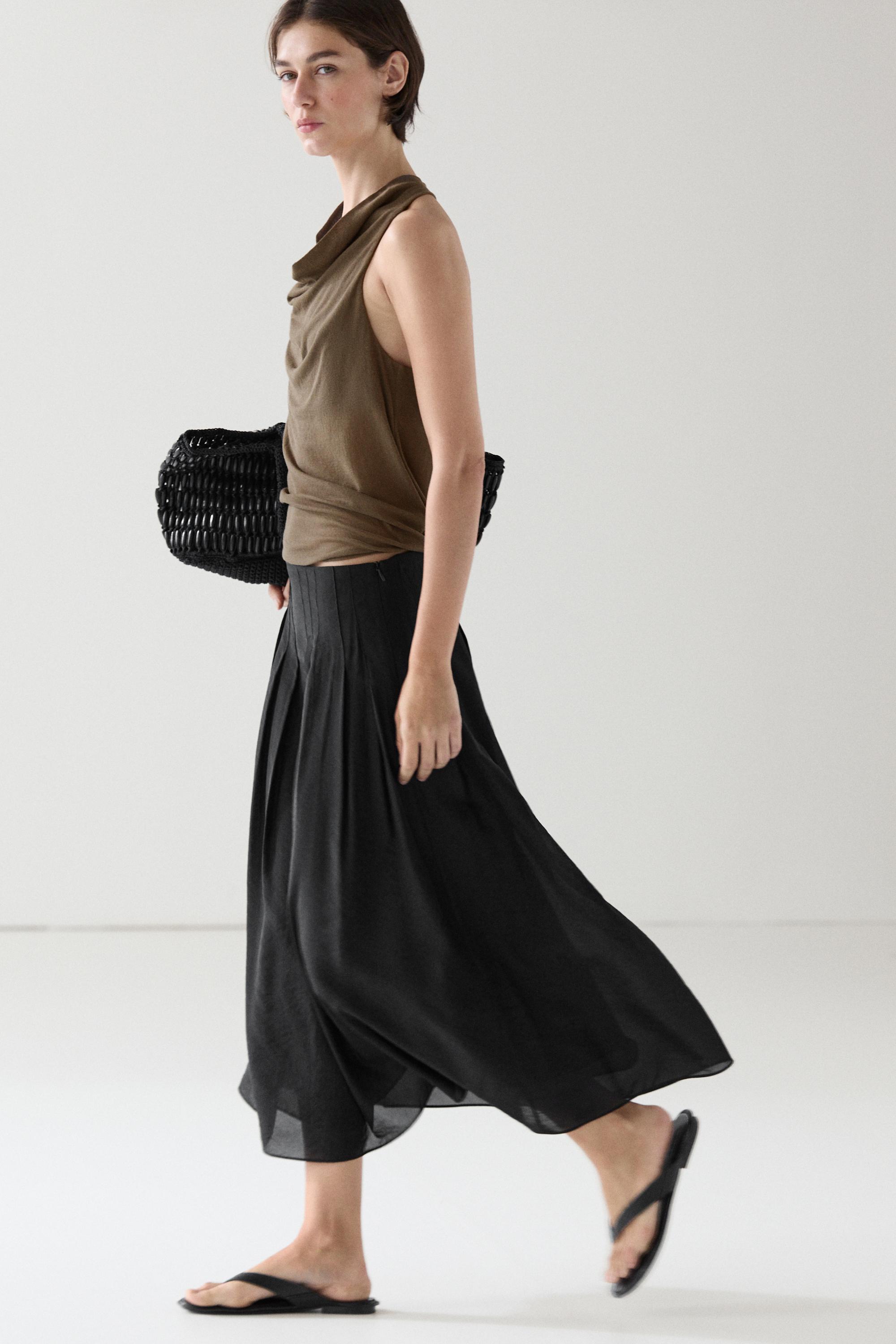 Chân váy midi bồng bềnh
