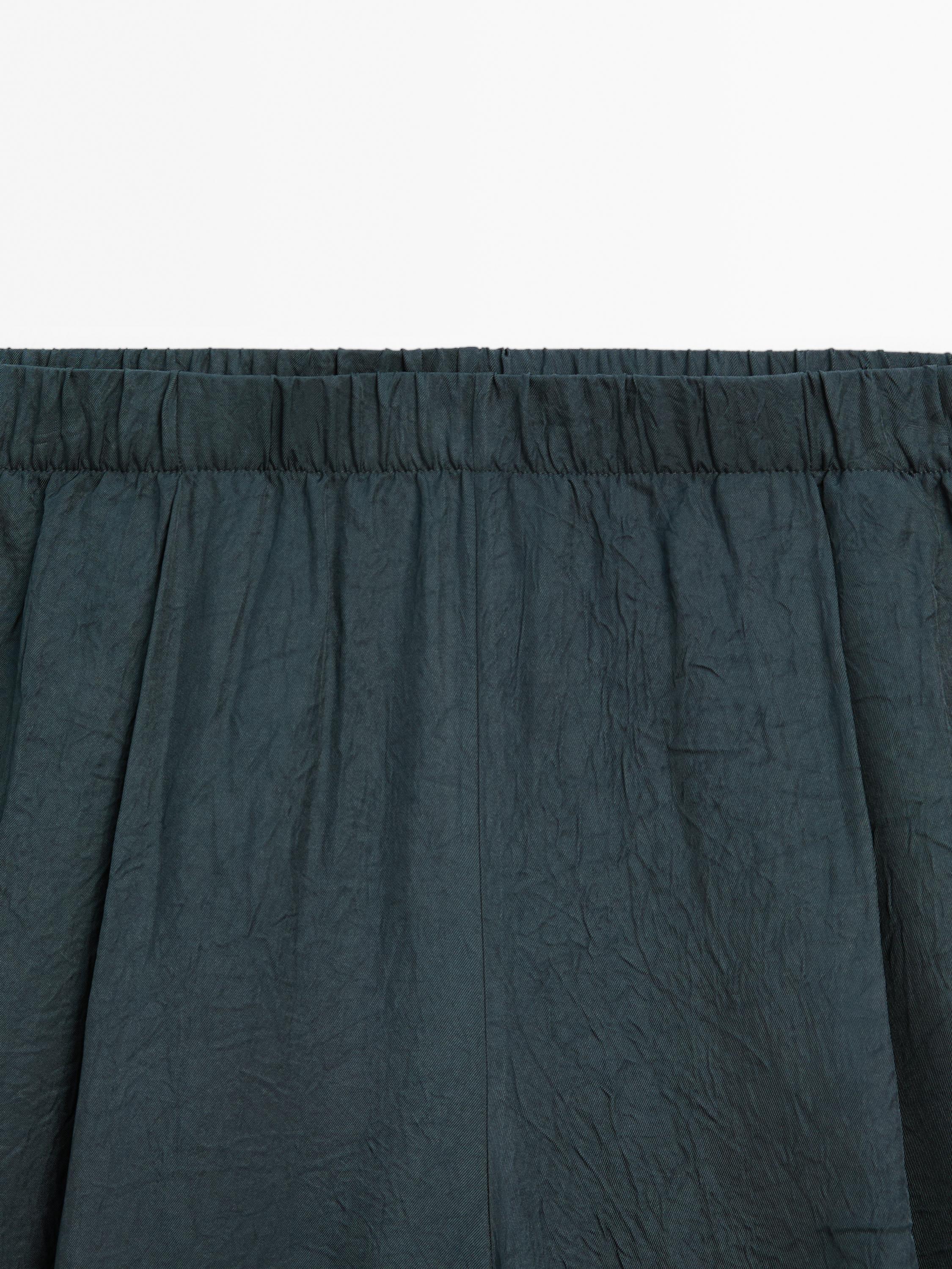 Pantalón fluido efecto arrugado