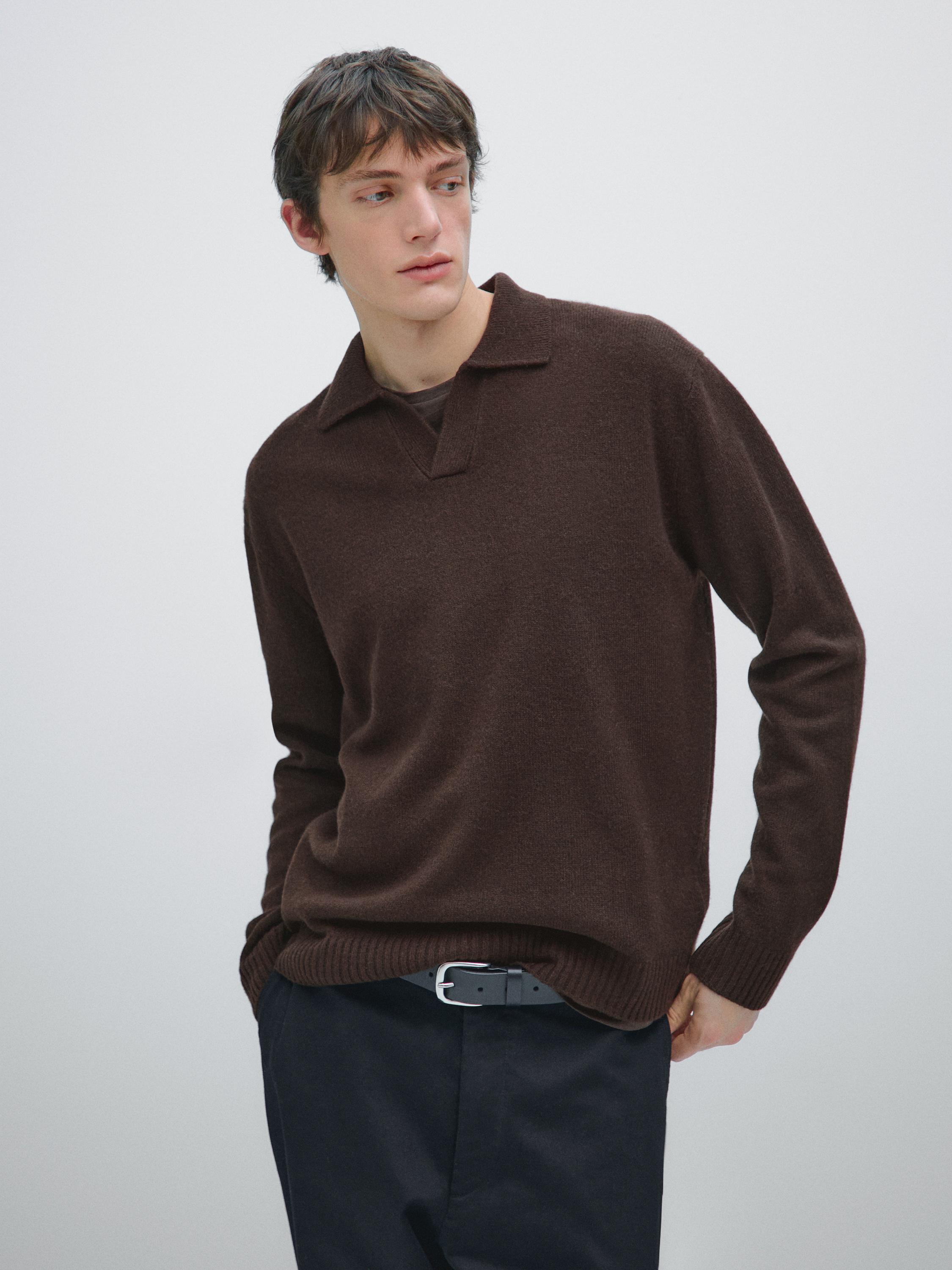 Maišytos vilnos trikampe iškirpte megztinis su polo apykakle