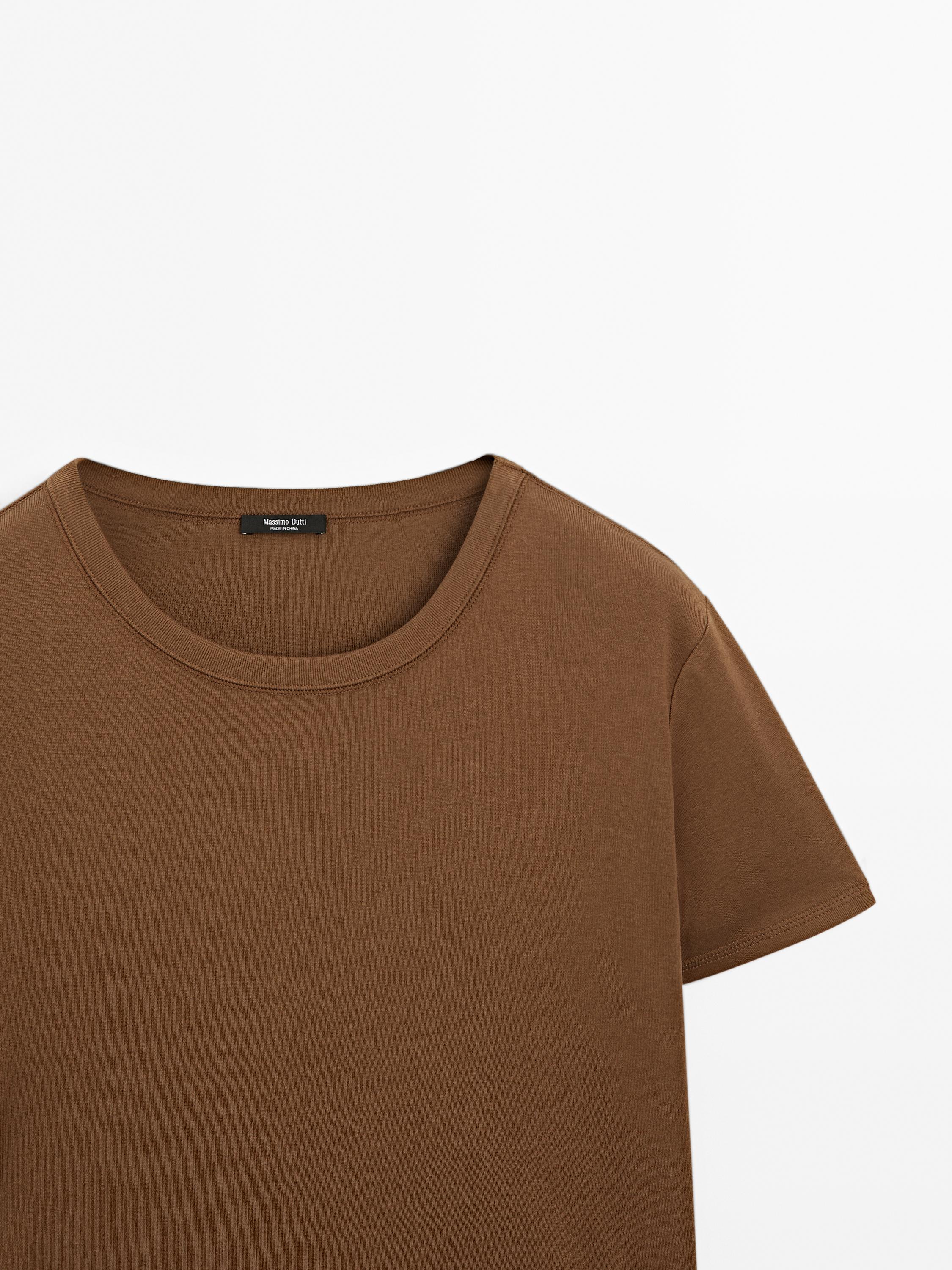 Regular fit t-shirt with collar detail