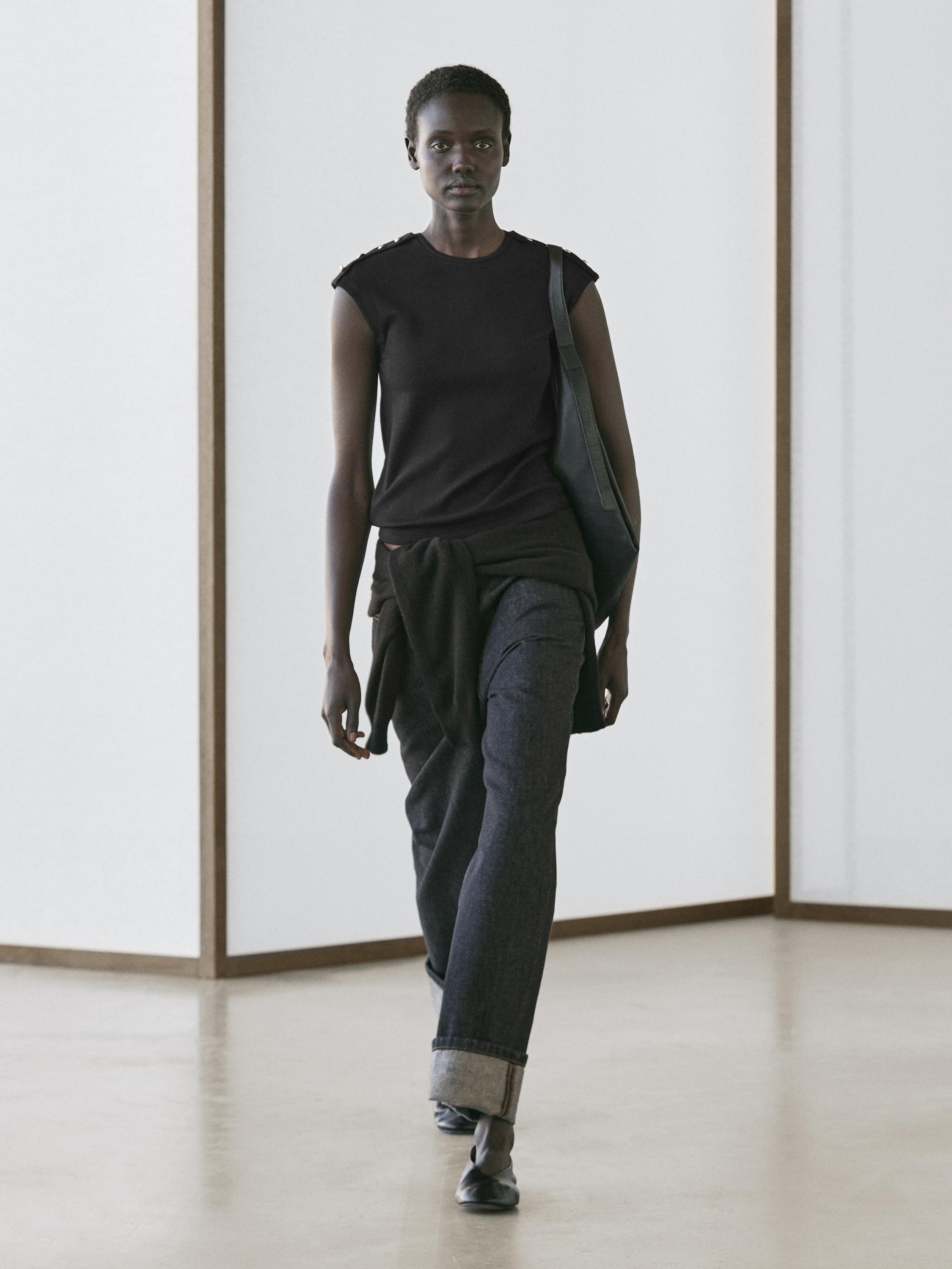 Camiseta manga caída detalle botones