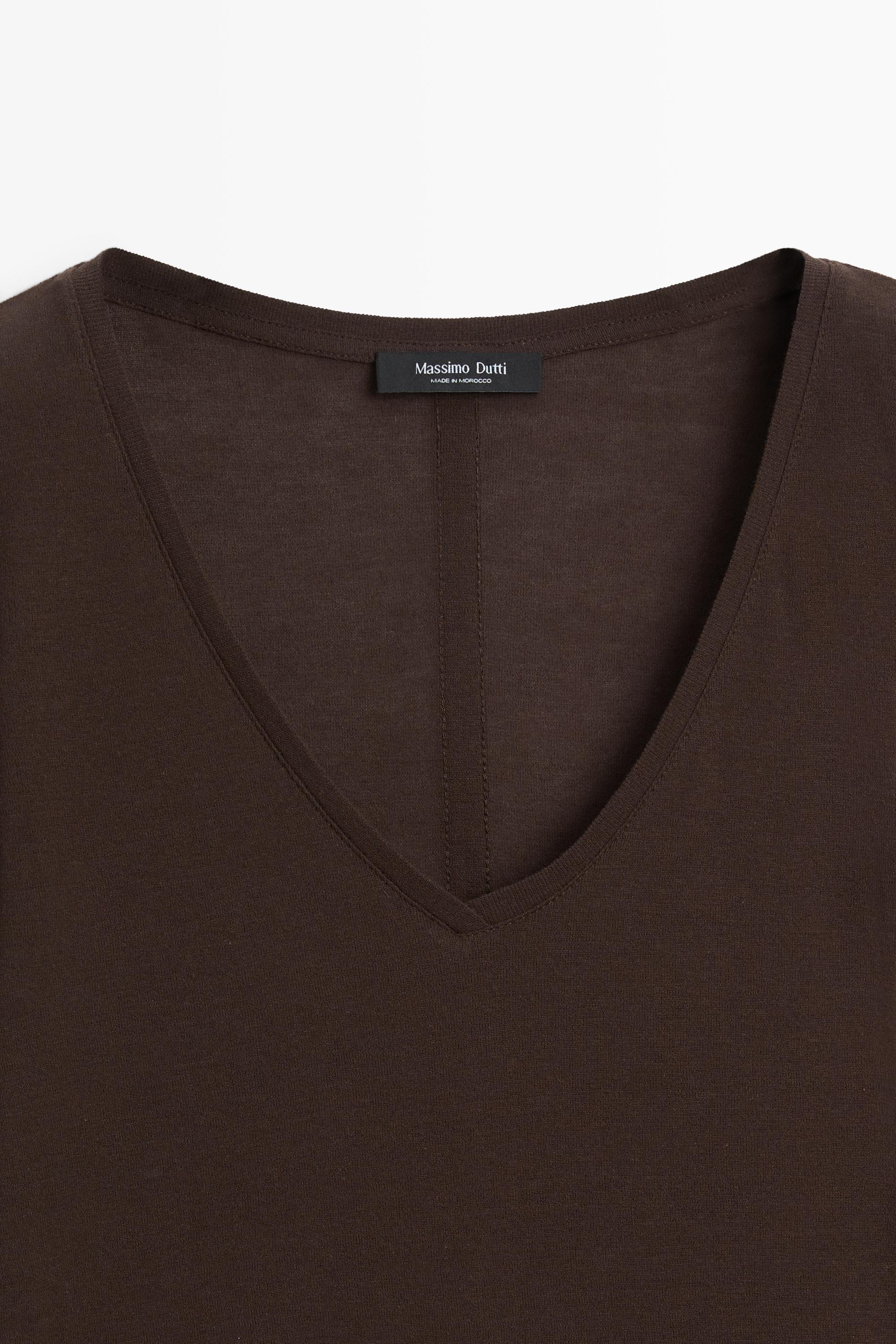Slim fit long sleeve V-neck T-shirt — BROWN