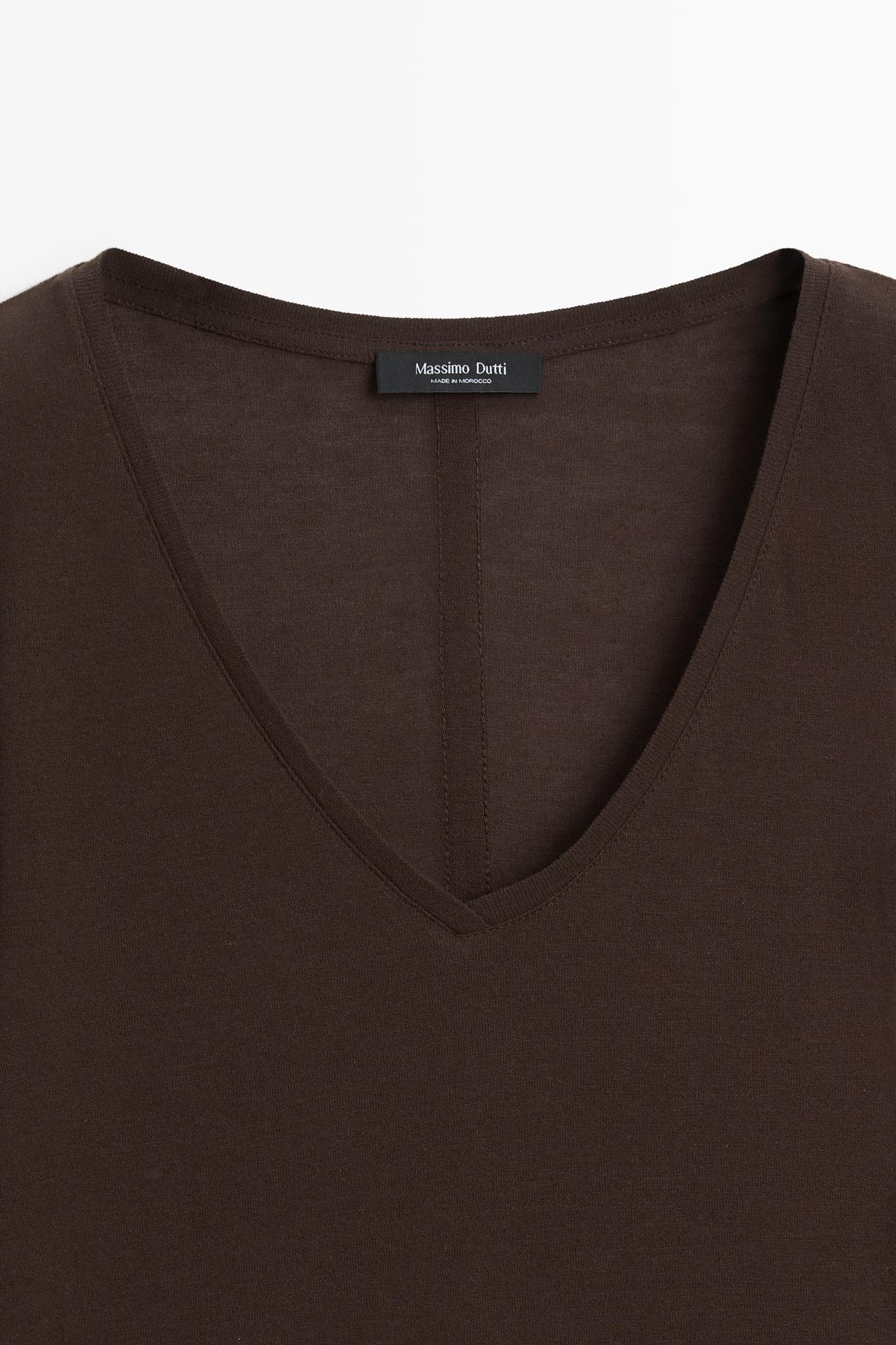 Slim fit long sleeve V-neck T-shirt — BROWN