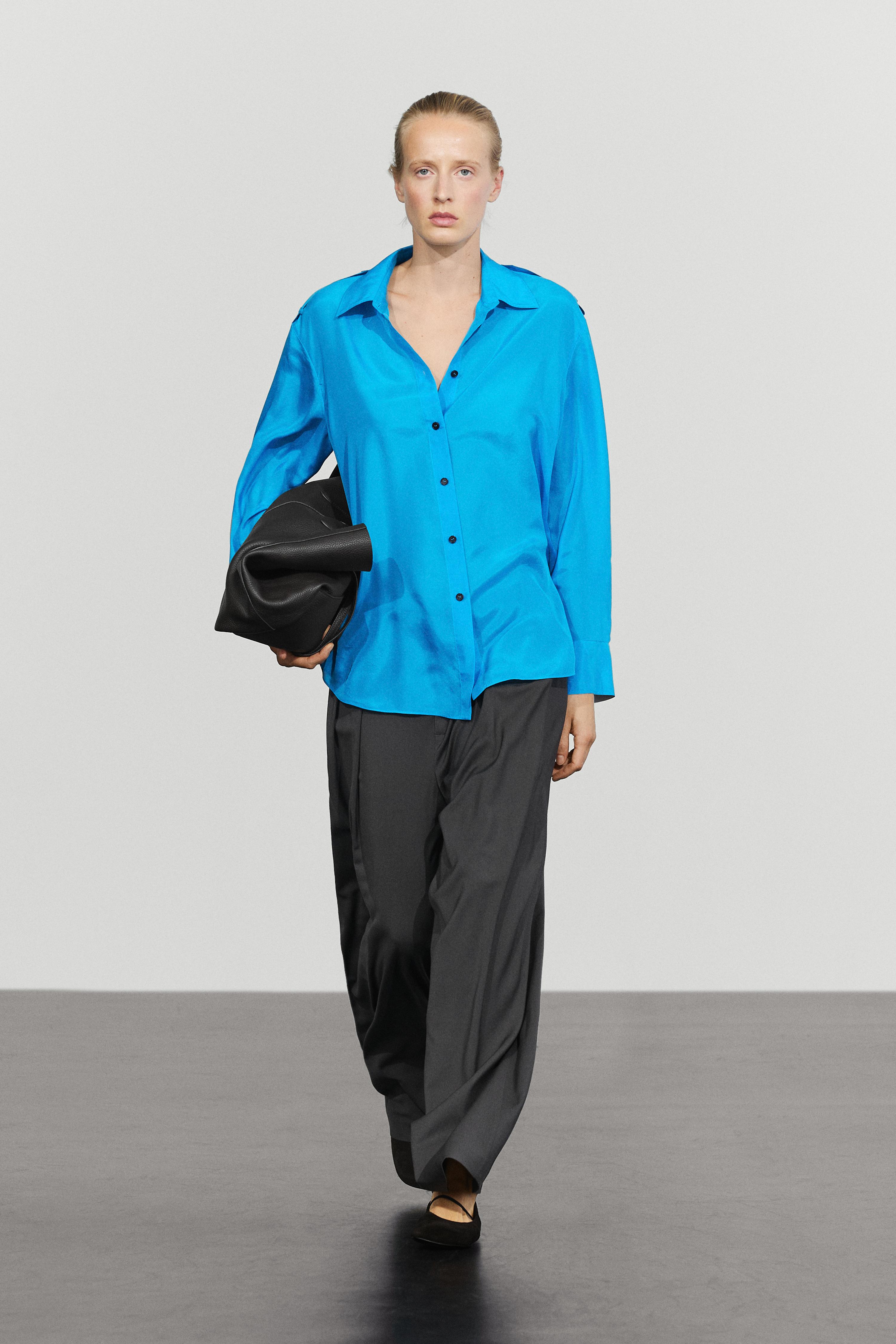 Flowing 100% silk shirt with shoulder detail