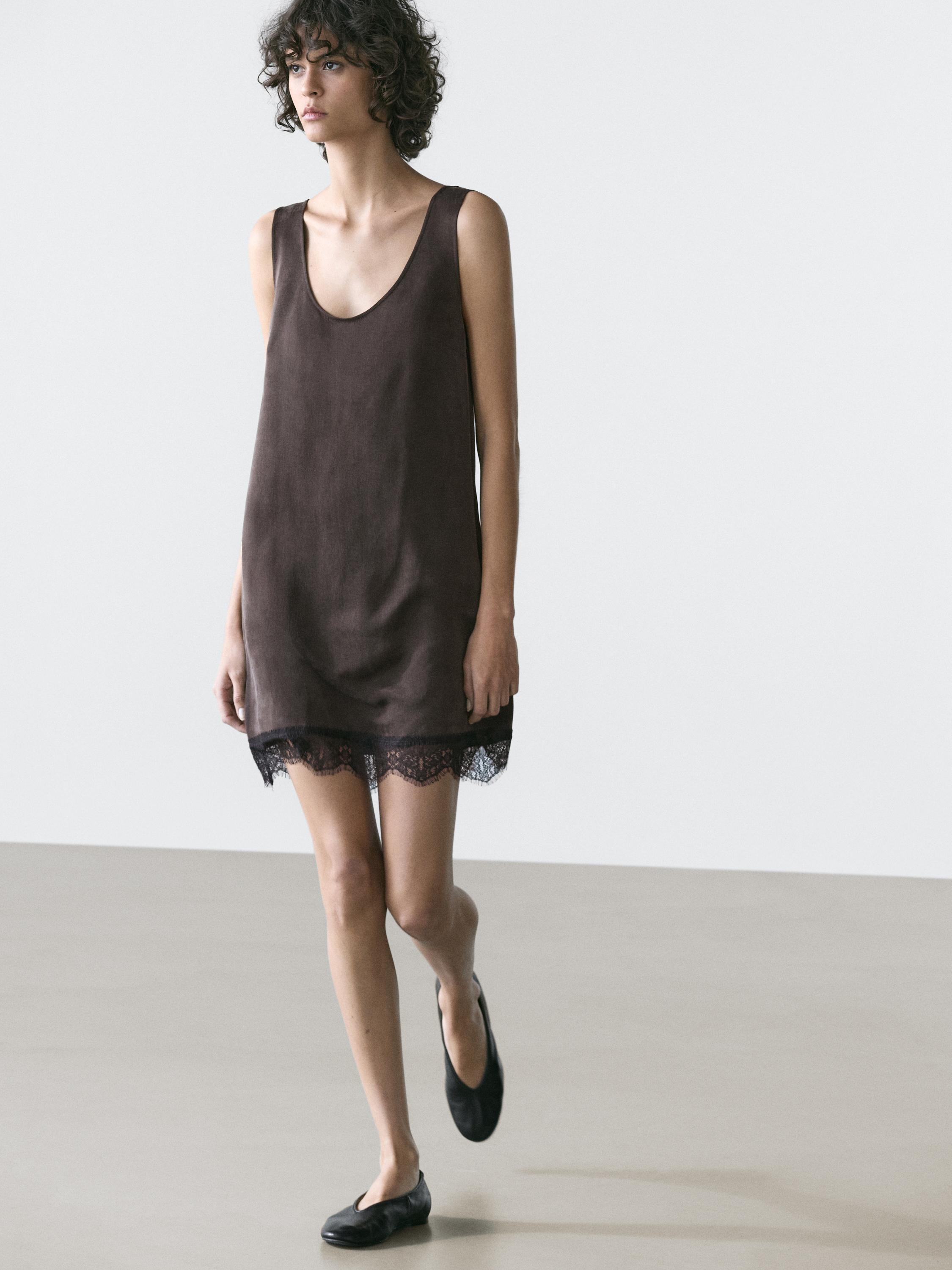 Short flowing dress with lace detail — Chocolate