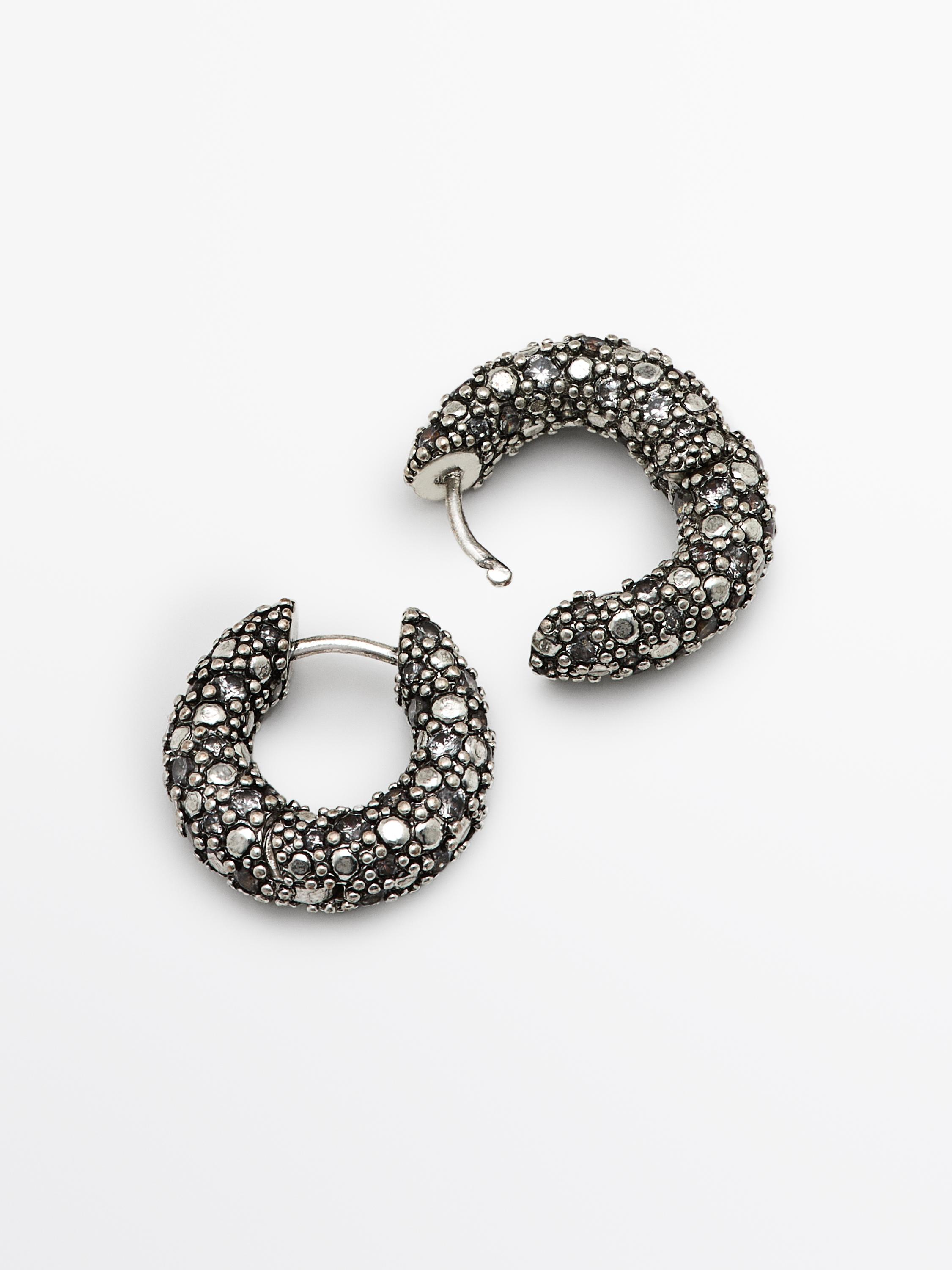 Lot boucles d’oreilles et bijou d’oreille texturés et brillants