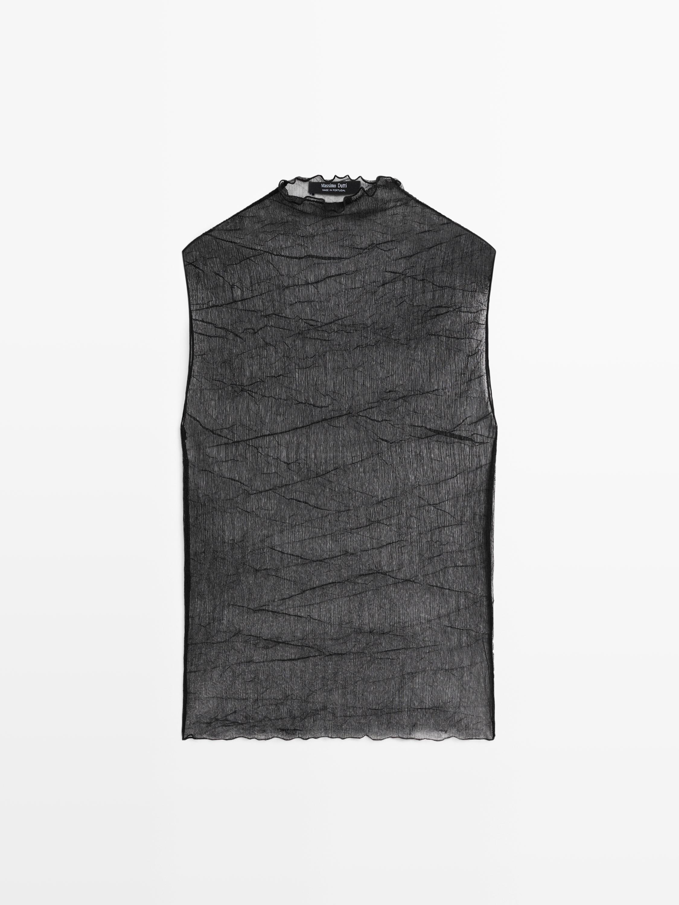 توب لامع بياقة عالية