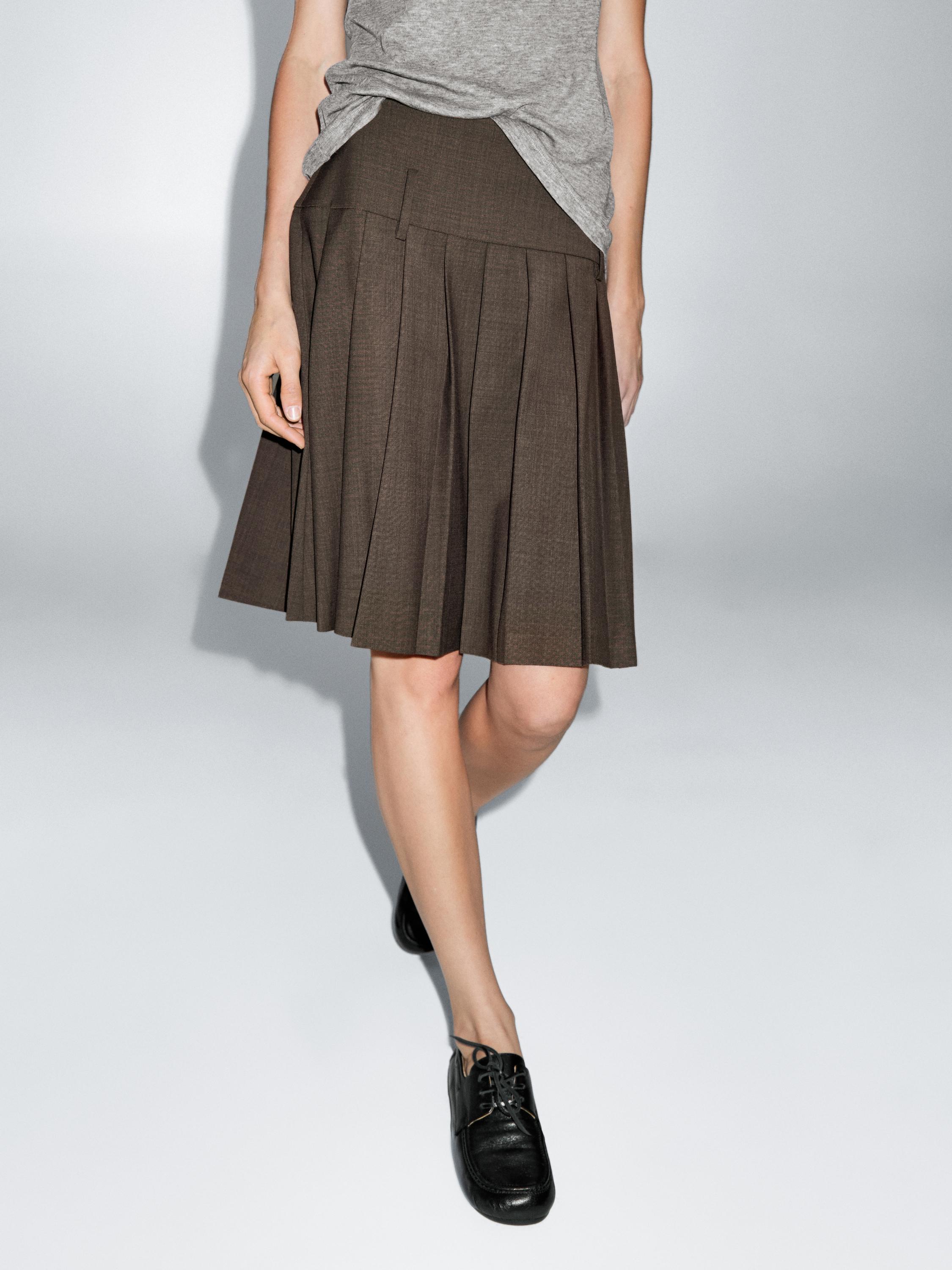 Short box pleat sash skirt