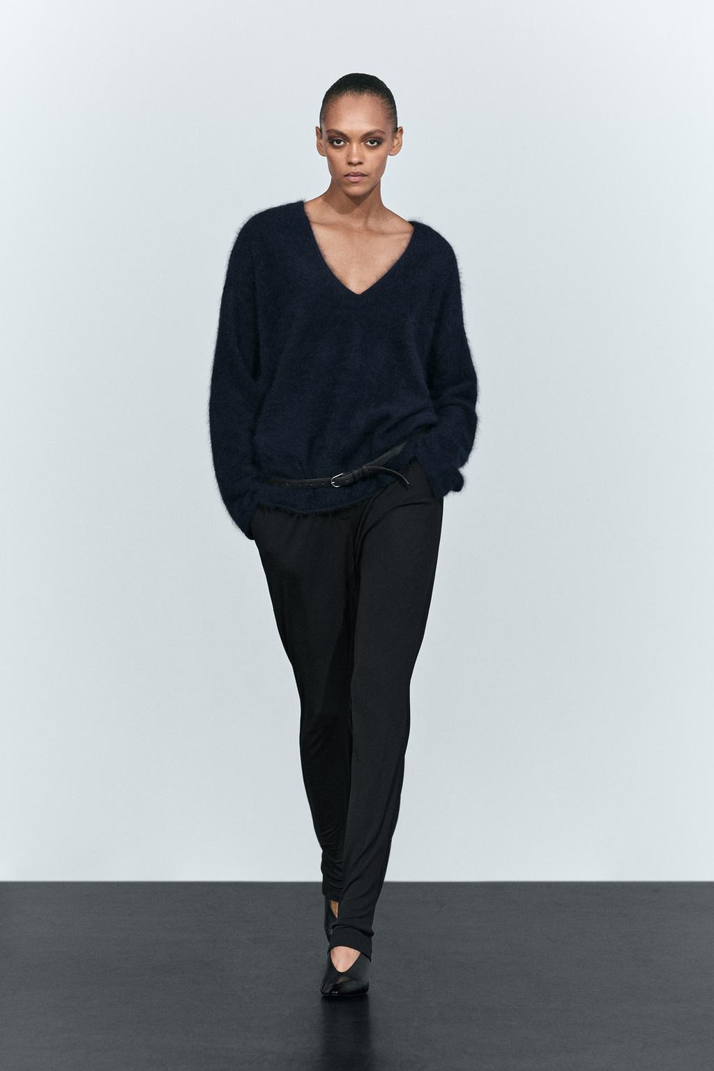 Oversize v-neck knit sweater